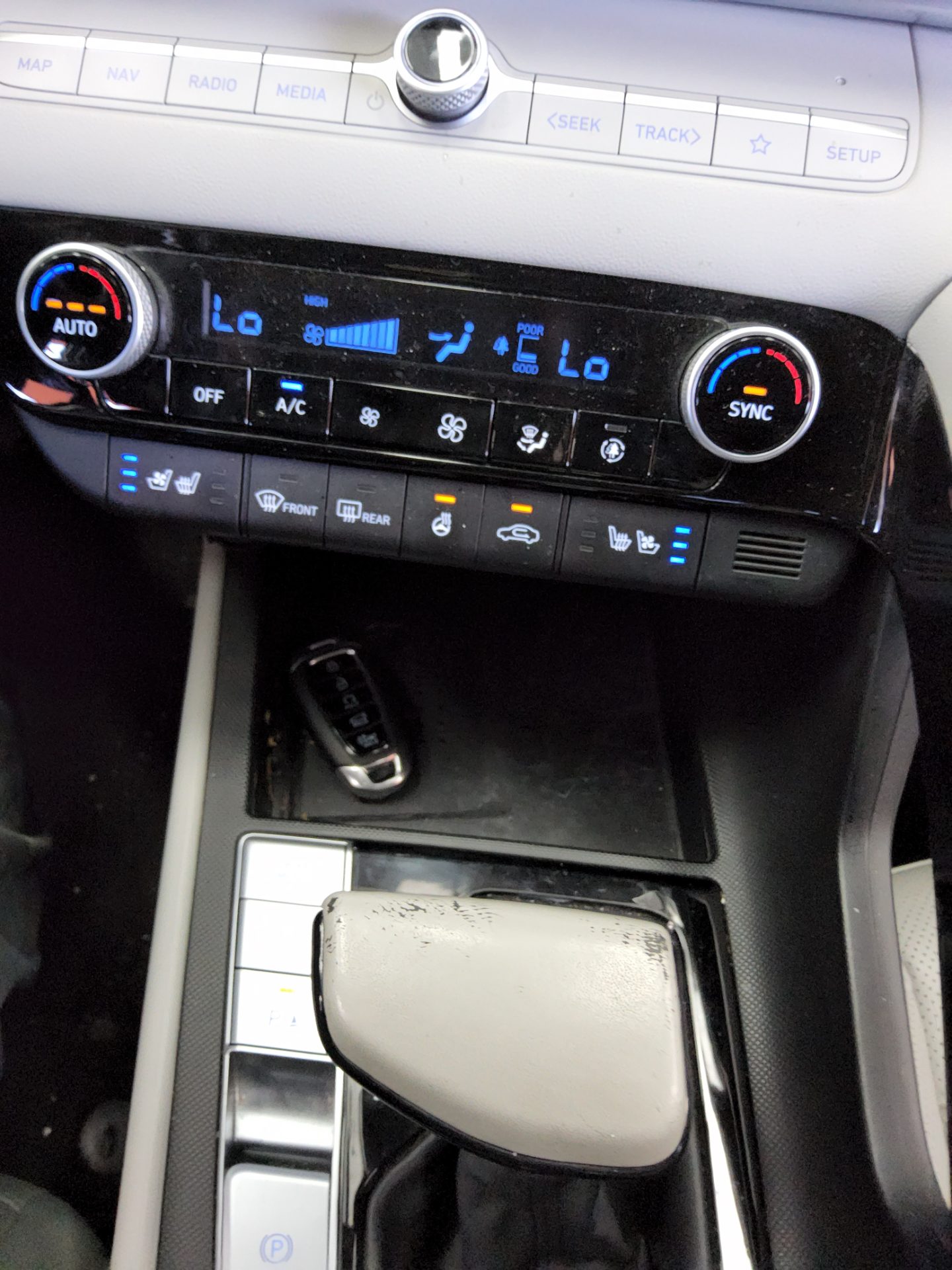 HYUNDAI AVANTE (CN7) 1.6 GASOLINE INSPIRATION 2022 - zdjęcie 19