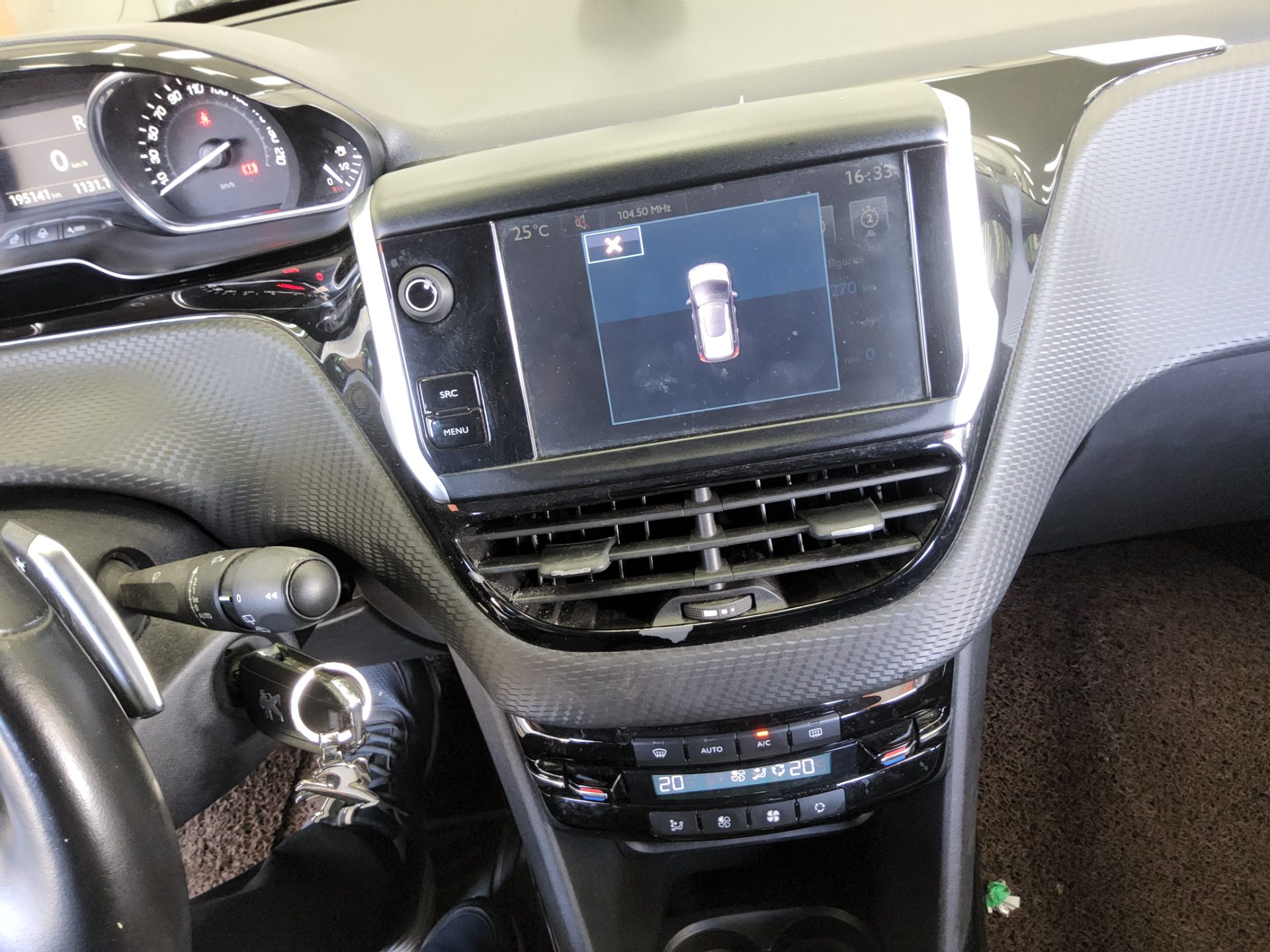 PEUGEOT 2008 1.6 e-HDi ALLURE 2015 - zdjęcie 17
