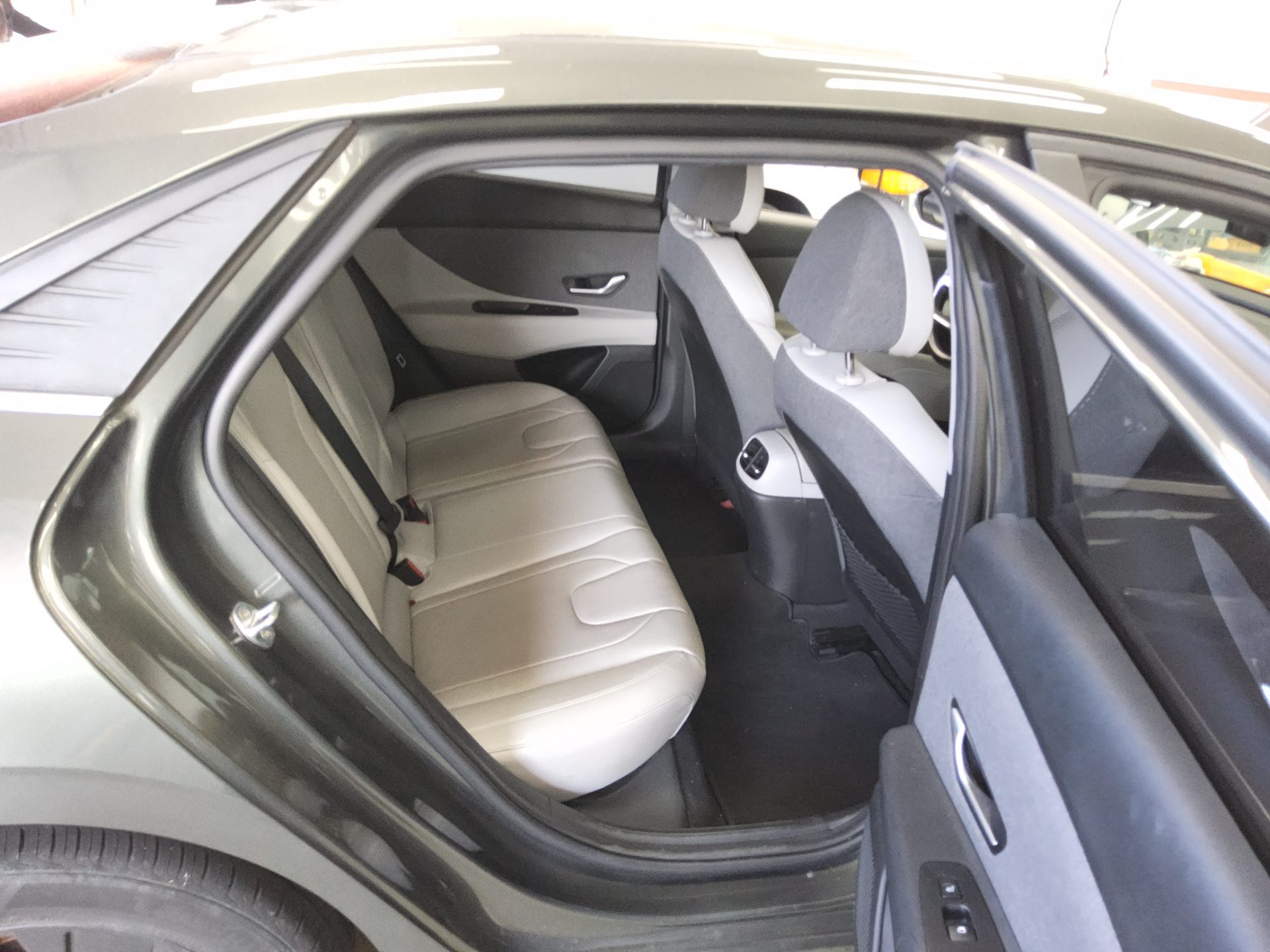 HYUNDAI AVANTE (CN7) 1.6 GASOLINE INSPIRATION 2022 - zdjęcie 13