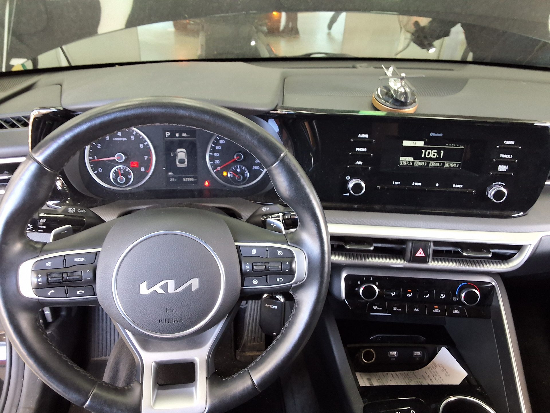 KIA NEW K5 (DL3) 2.0 GASOLINE TRENDY 2023 - zdjęcie 17