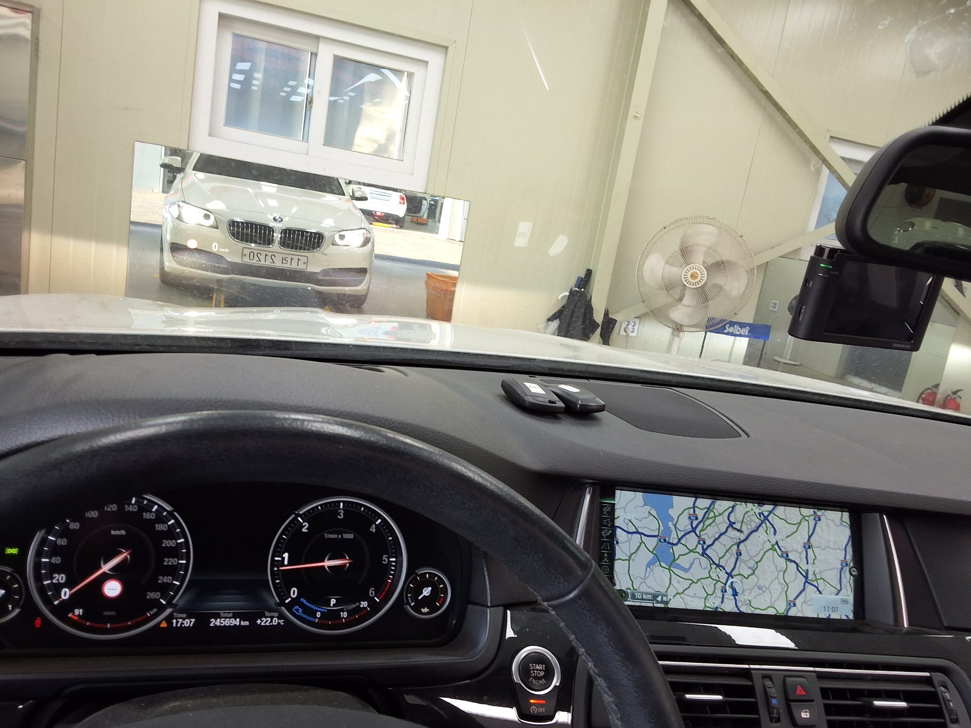 BMW 5 SERIES (6TH GEN) 520d xDRIVE 2014 - zdjęcie 25