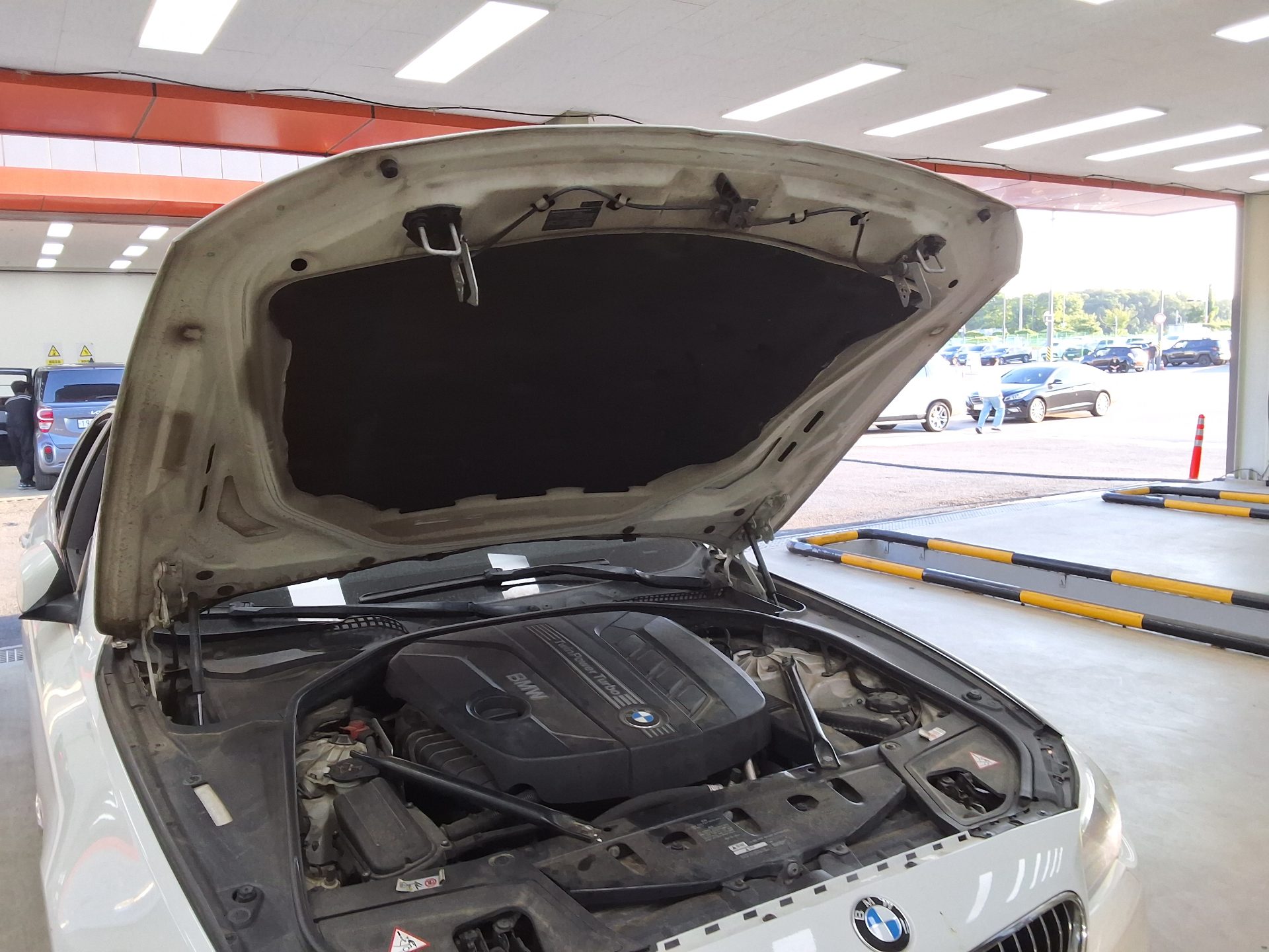 BMW 5 SERIES (6TH GEN) 520d xDRIVE 2014 - zdjęcie 18