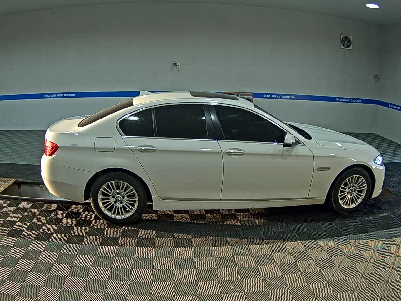BMW 5 SERIES (6TH GEN) 520d xDRIVE 2014 - zdjęcie 4