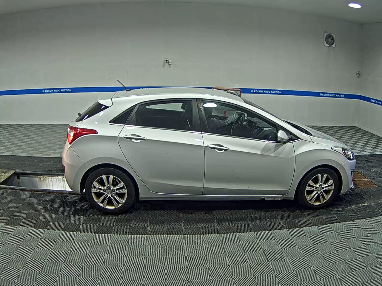 HYUNDAI NEW i30 1.6 VGT UNIQUE 2012 - zdjęcie 4