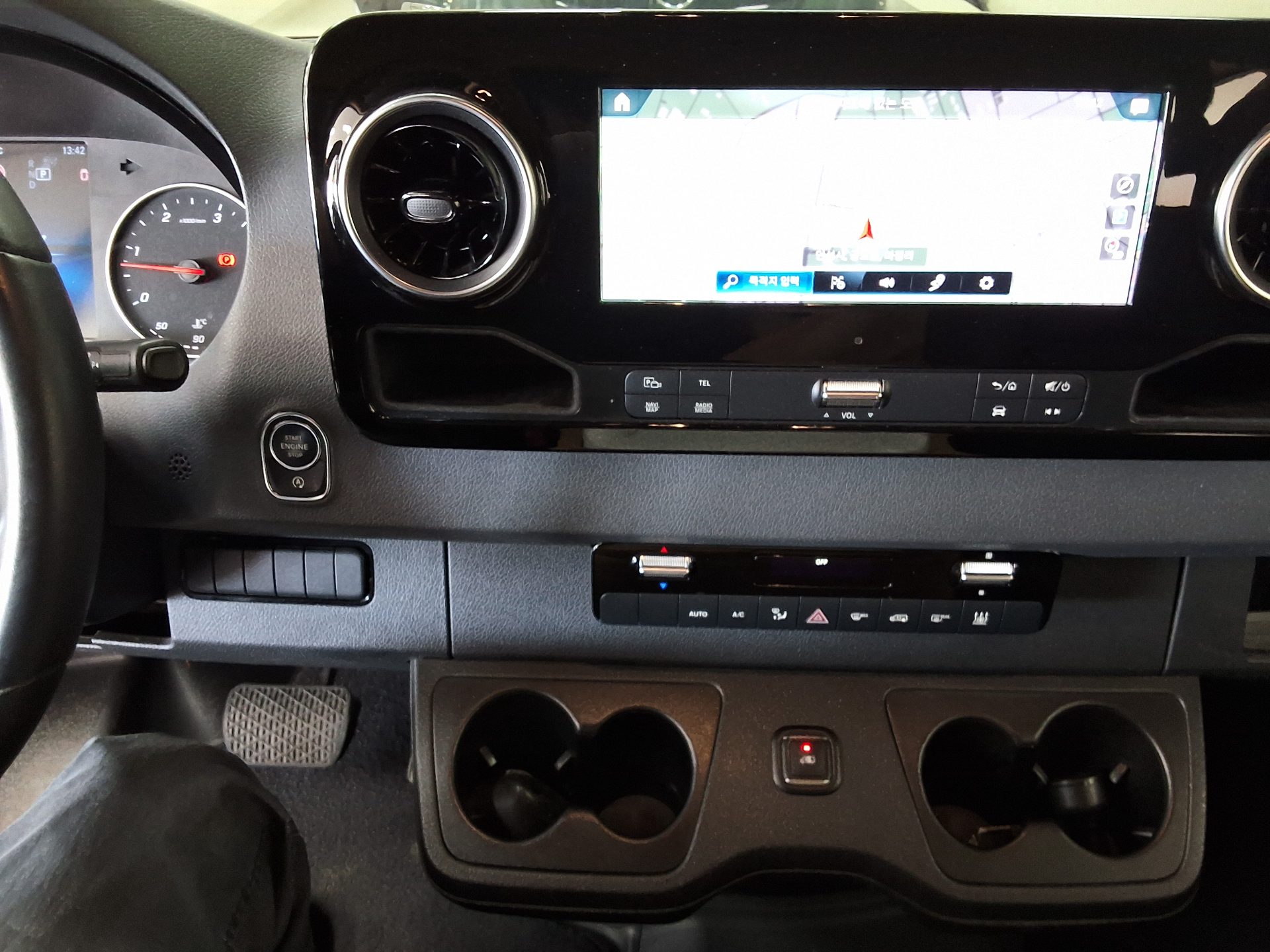 MERCEDES-BENZ SPRINTER (3RD GEN) 319 CDI BASE MODEL 2022 - zdjęcie 23