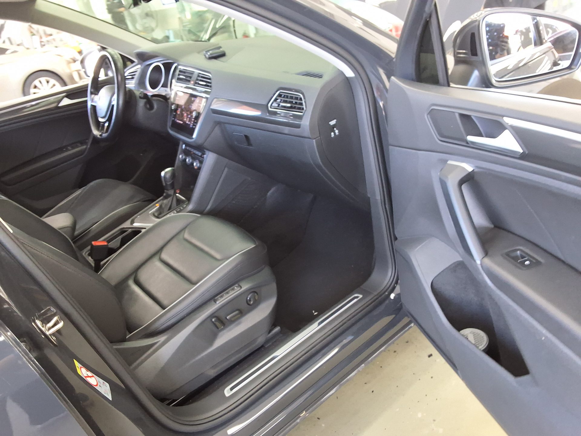 VOLKSWAGEN TIGUAN (2ND GEN) 2.0 TDI PRESTIGE 2020 - zdjęcie 14
