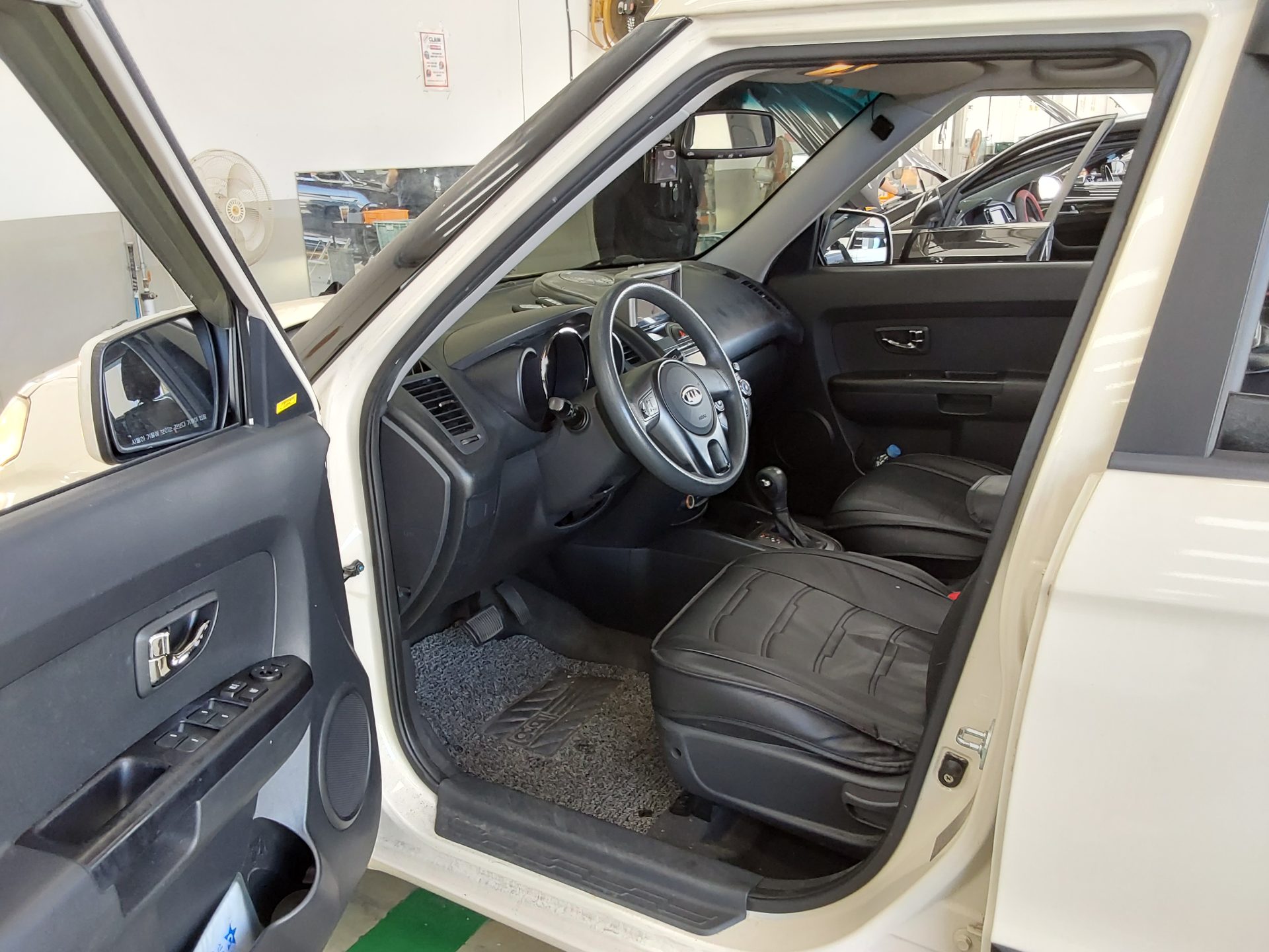 KIA SOUL 1.6 CVVT U SMART 2011 - zdjęcie 10