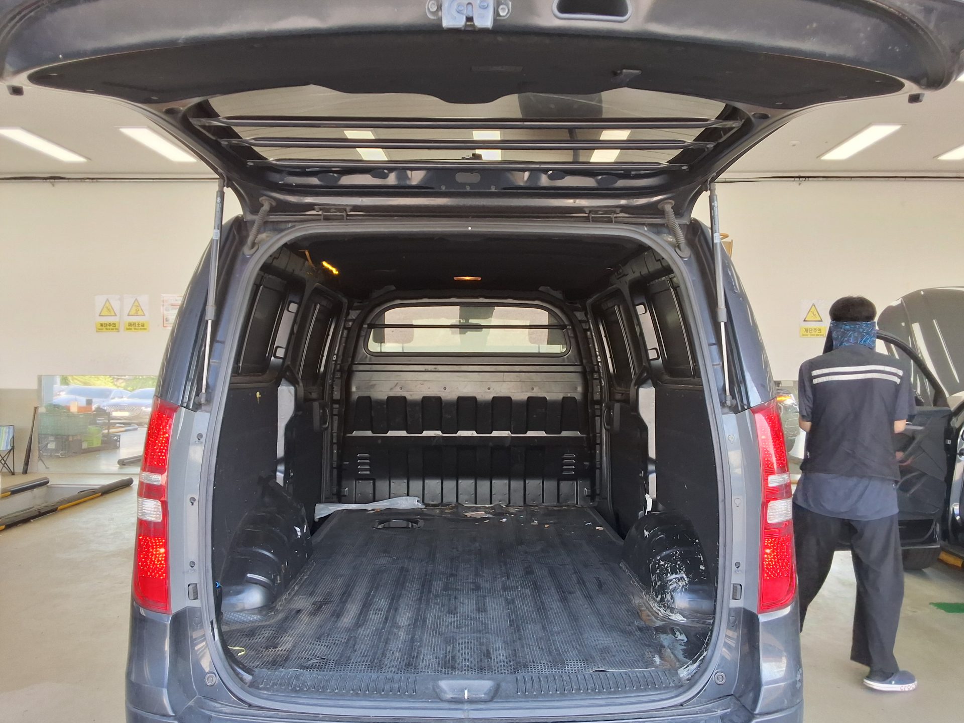 HYUNDAI THE NEW GRAND STAREX 3-SEATER DIESEL VAN SMART 2019 - zdjęcie 15