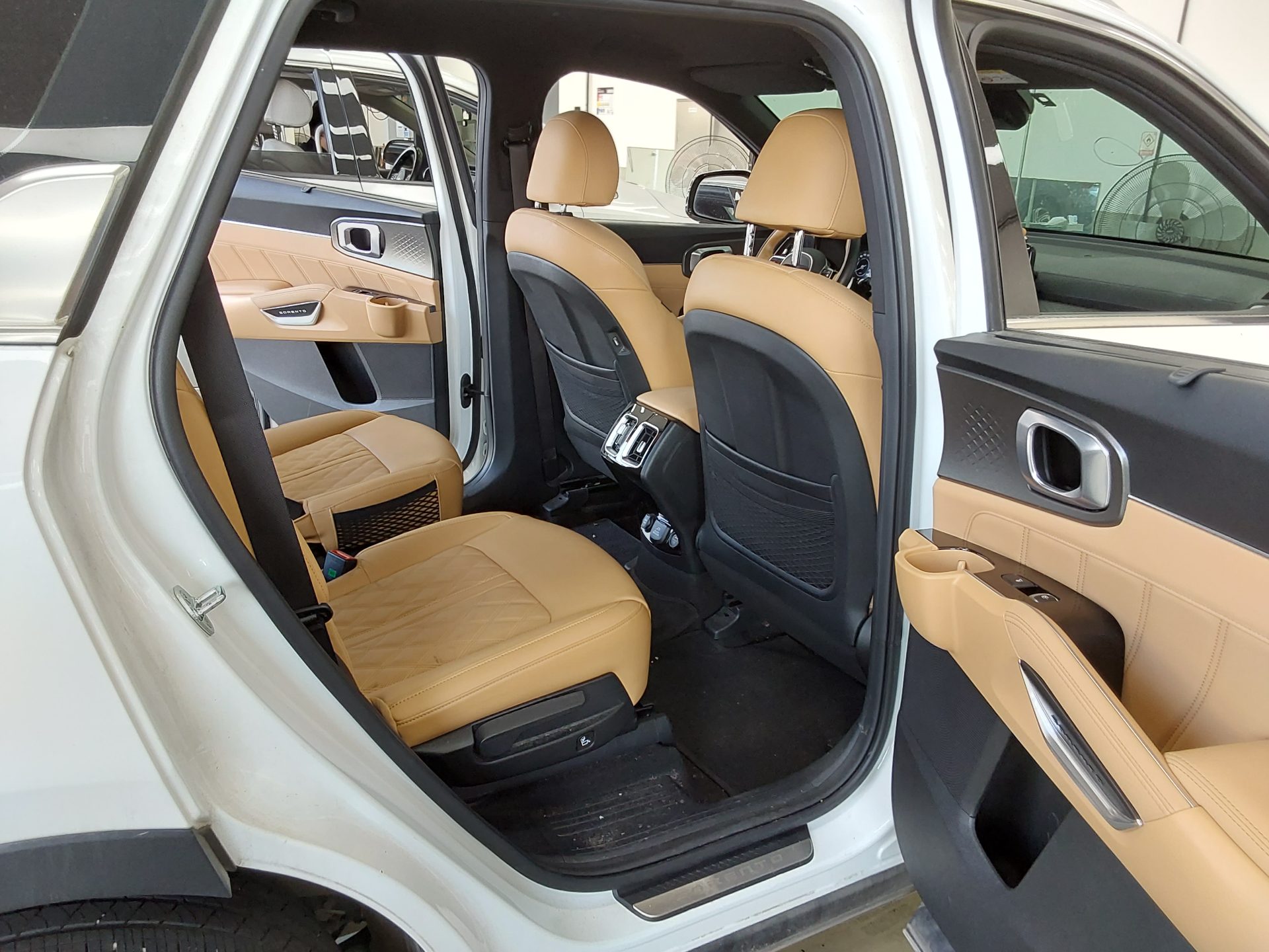 KIA NEW SORENTO (MQ4) 2.5 GASOLINE 2WD SIGNATURE 2023 - zdjęcie 13