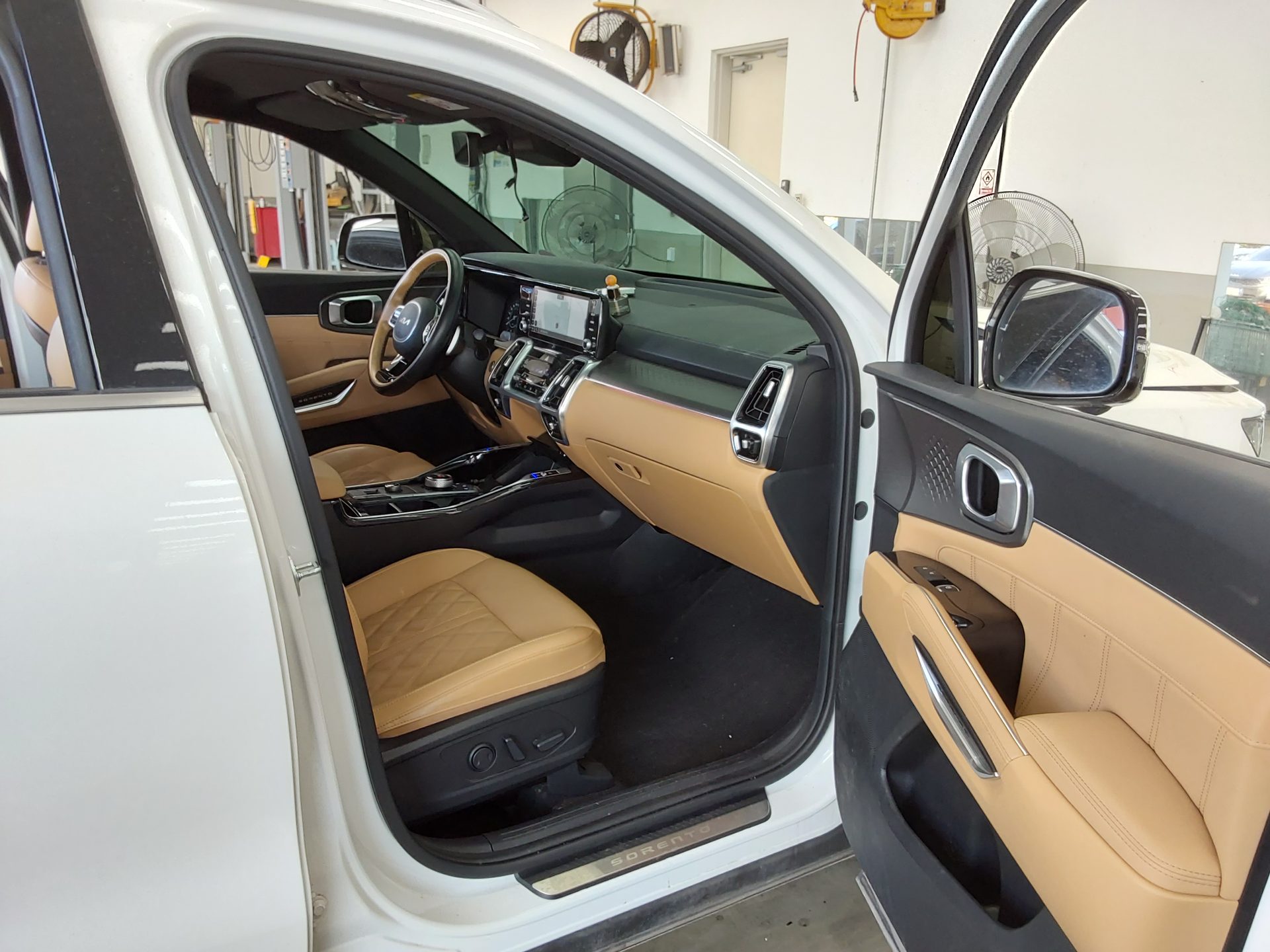 KIA NEW SORENTO (MQ4) 2.5 GASOLINE 2WD SIGNATURE 2023 - zdjęcie 14