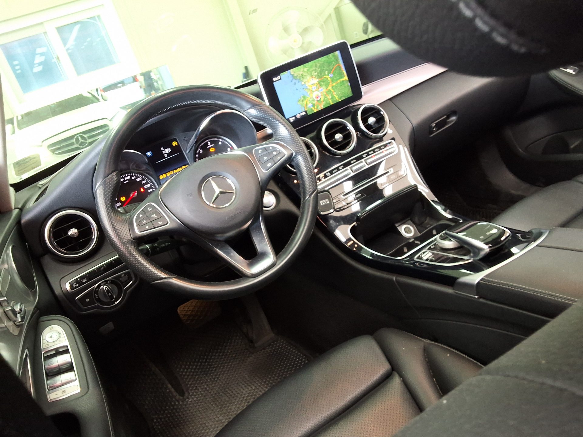 MERCEDES-BENZ C-CLASS (4TH GEN) C220 CDI BLUETEC AVANTGARDE 2015 - zdjęcie 12