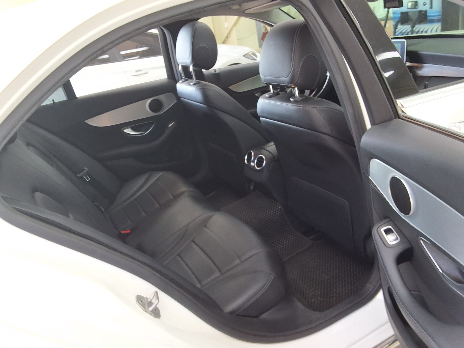 MERCEDES-BENZ C-CLASS (4TH GEN) C220 CDI BLUETEC AVANTGARDE 2015 - zdjęcie 14