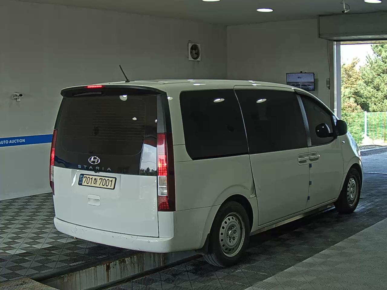 HYUNDAI STARIA 2.2 DIESEL TOURER 11-SEATER 2WD SMART 2022 - zdjęcie 5