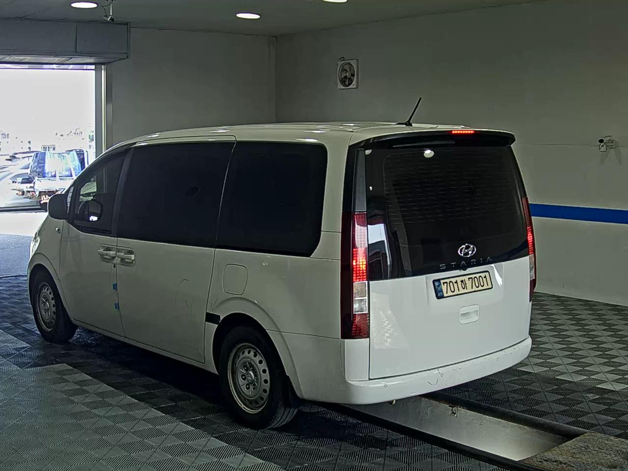 HYUNDAI STARIA 2.2 DIESEL TOURER 11-SEATER 2WD SMART 2022 - zdjęcie 6