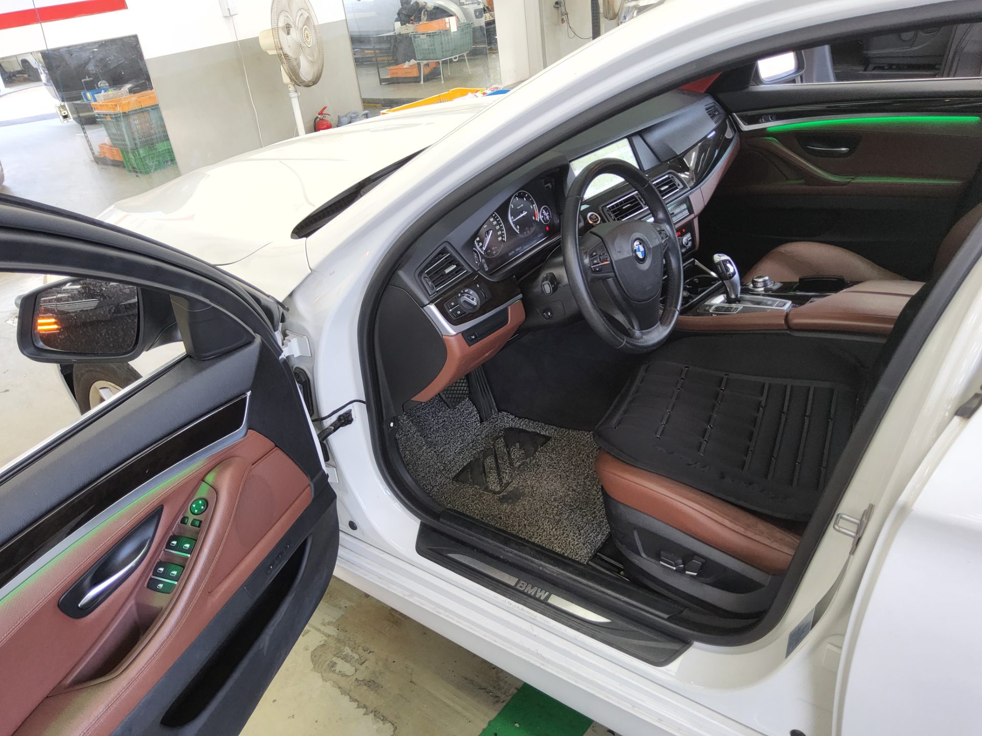 BMW 5 SERIES (6TH GEN) 520d 2013 - zdjęcie 10