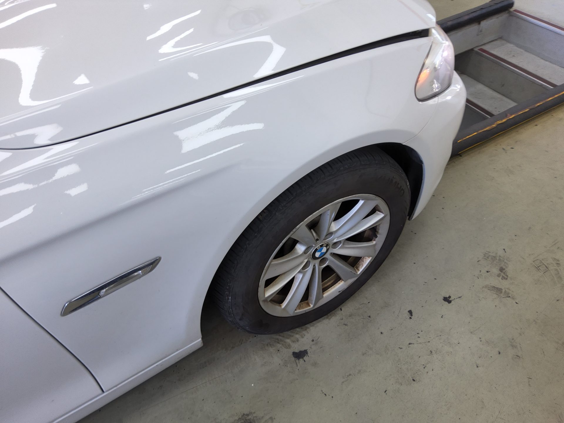 BMW 5 SERIES (6TH GEN) 520d 2013 - zdjęcie 23