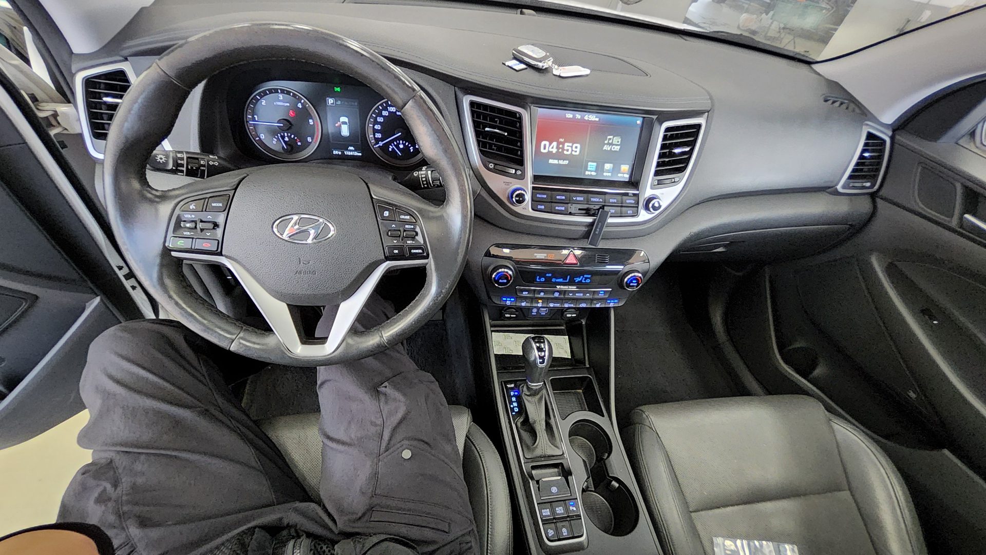 HYUNDAI ALL NEW TUCSON DIESEL 1.7 2WD PREMIUM 2017 - zdjęcie 11