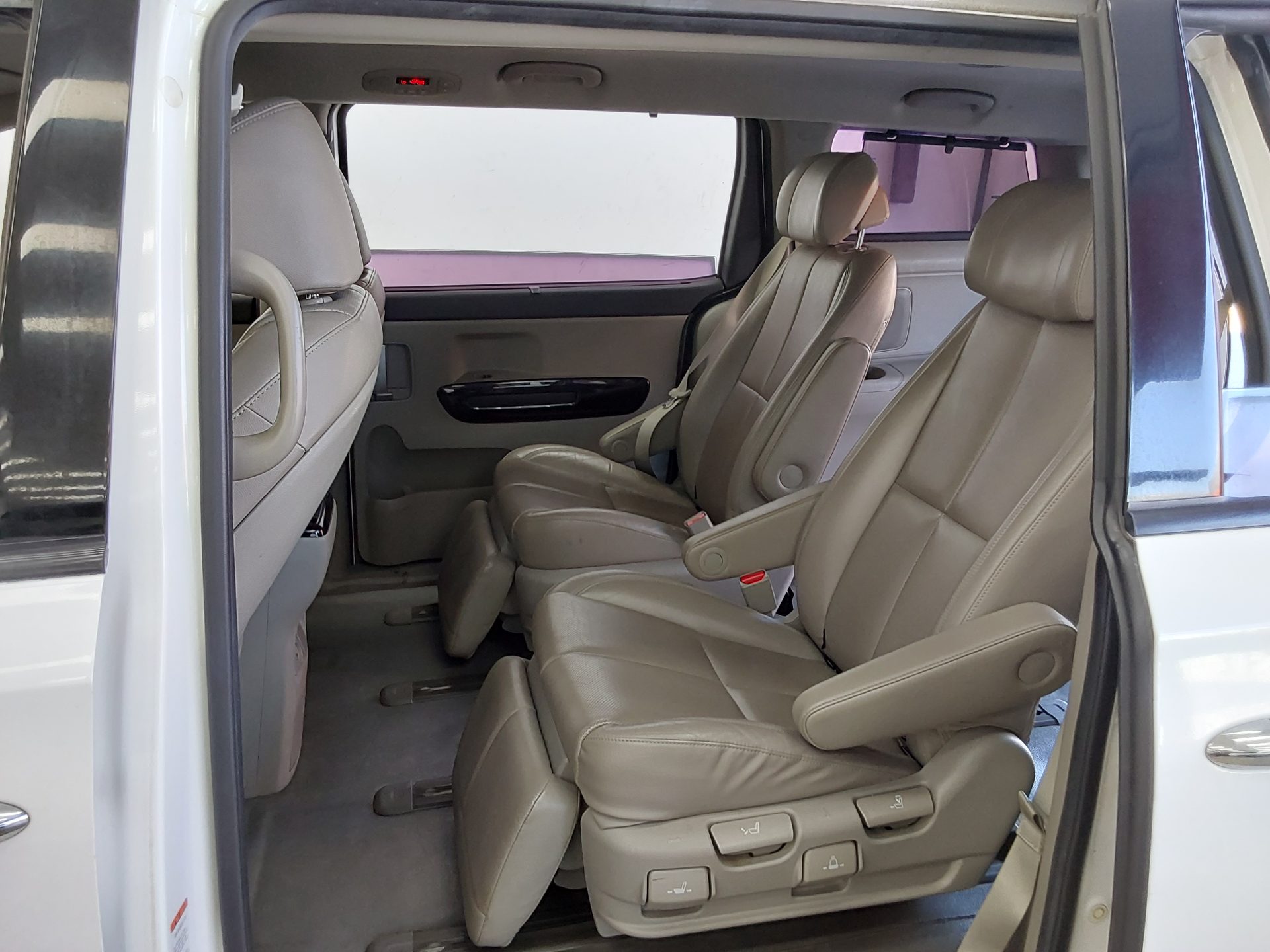 KIA THE NEW CARNIVAL LIMOUSINE 7-SEATER DIESEL VIP 2019 - zdjęcie 12
