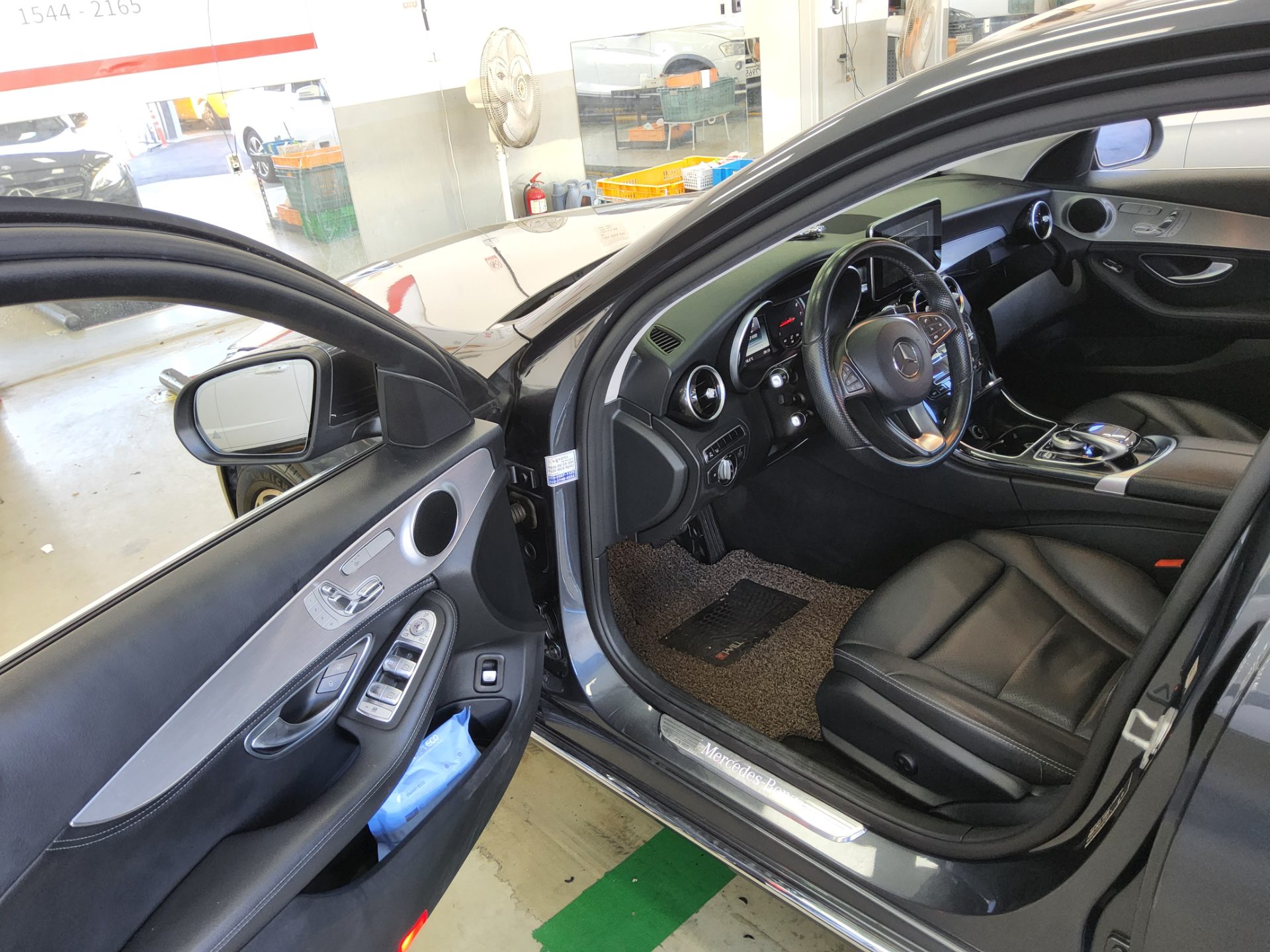 MERCEDES-BENZ C-CLASS (4TH GEN) C200 AVANTGARDE 2015 - zdjęcie 10