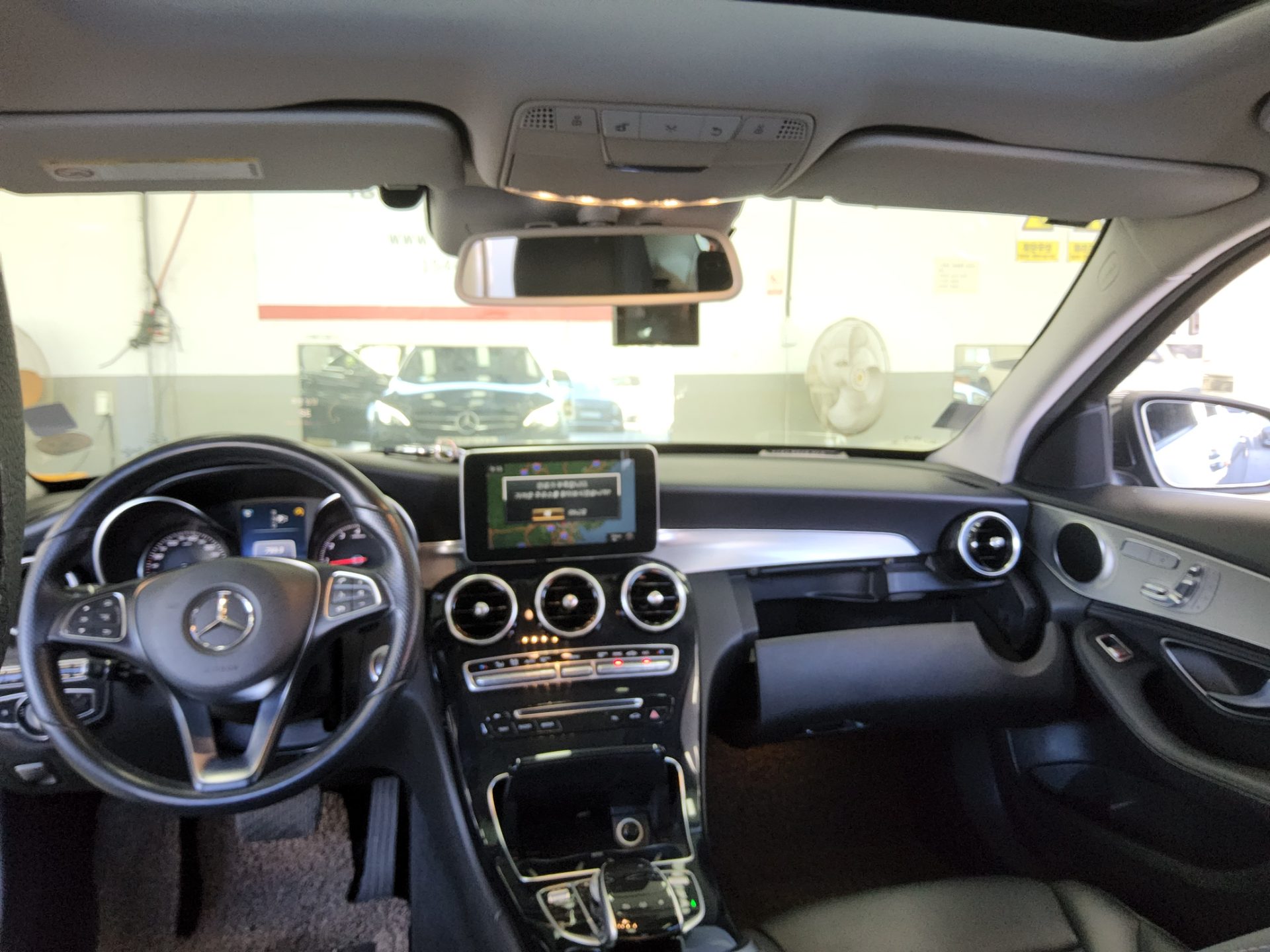 MERCEDES-BENZ C-CLASS (4TH GEN) C200 AVANTGARDE 2015 - zdjęcie 11