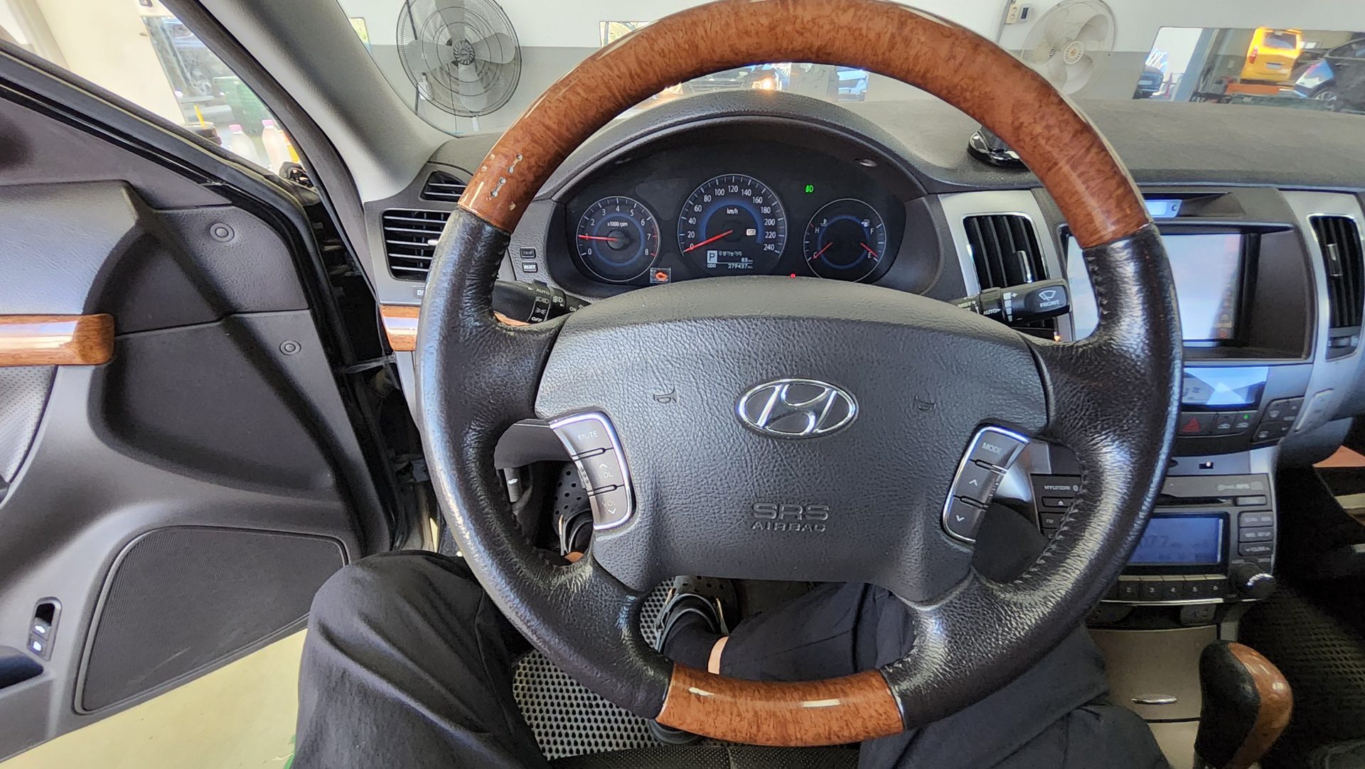 HYUNDAI NF SONATA TRANSFORM N20 PREMIER BLACK PREMIUM MODEL 2009 - zdjęcie 17