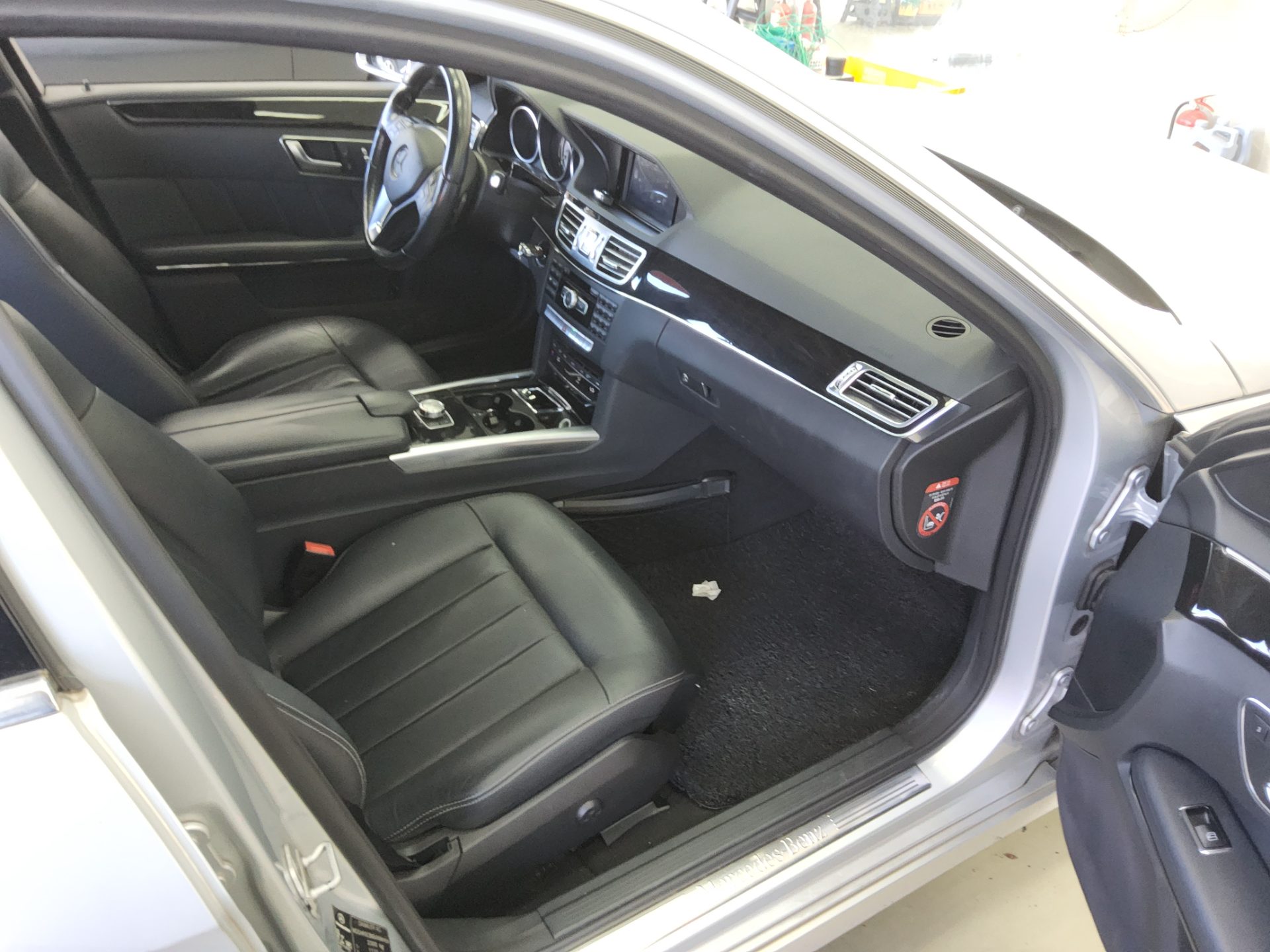 MERCEDES-BENZ E-CLASS (4TH GEN) E220 CDI AVANTGARDE 2014 - zdjęcie 14