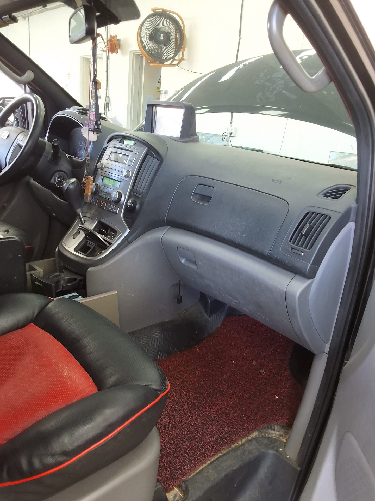 HYUNDAI GRAND STAREX 11-SEATER DIESEL CVX PREMIER 2013 - zdjęcie 14