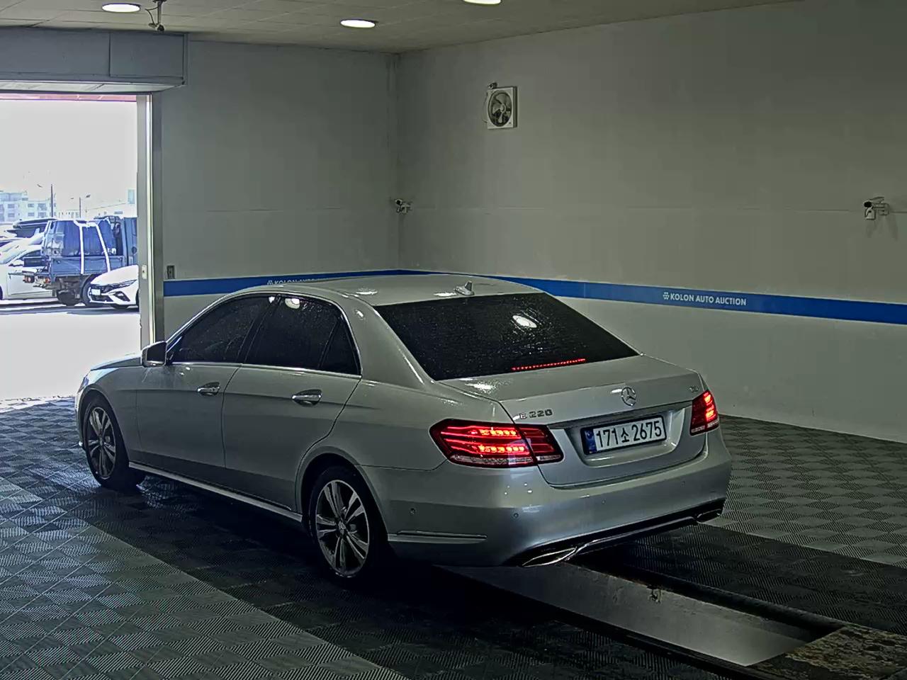 MERCEDES-BENZ E-CLASS (4TH GEN) E220 CDI AVANTGARDE 2014 - zdjęcie 6