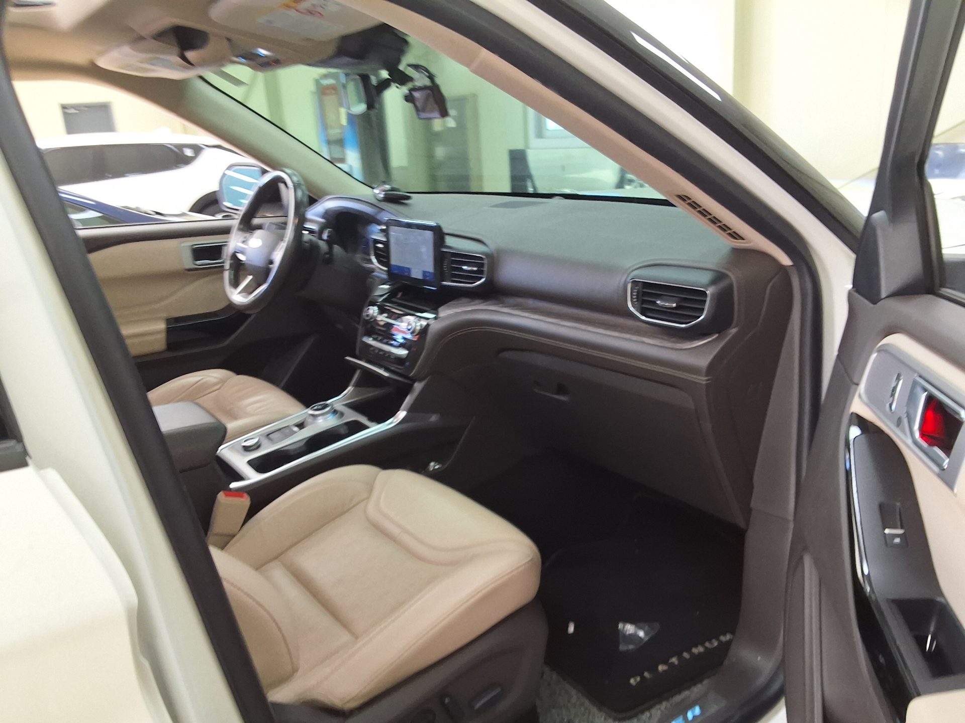 FORD EXPLORER (6TH GEN) 3.0 AWD PLATINUM 2021 - zdjęcie 15