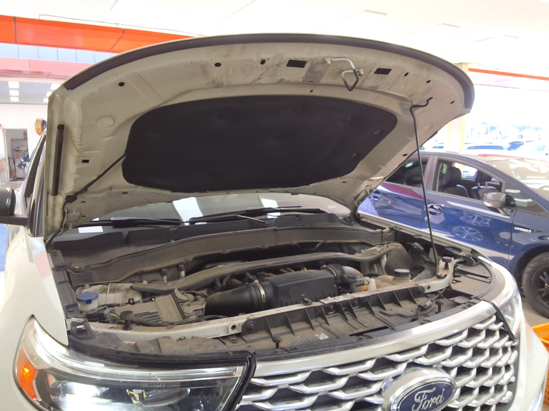 FORD EXPLORER (6TH GEN) 3.0 AWD PLATINUM 2021 - zdjęcie 18