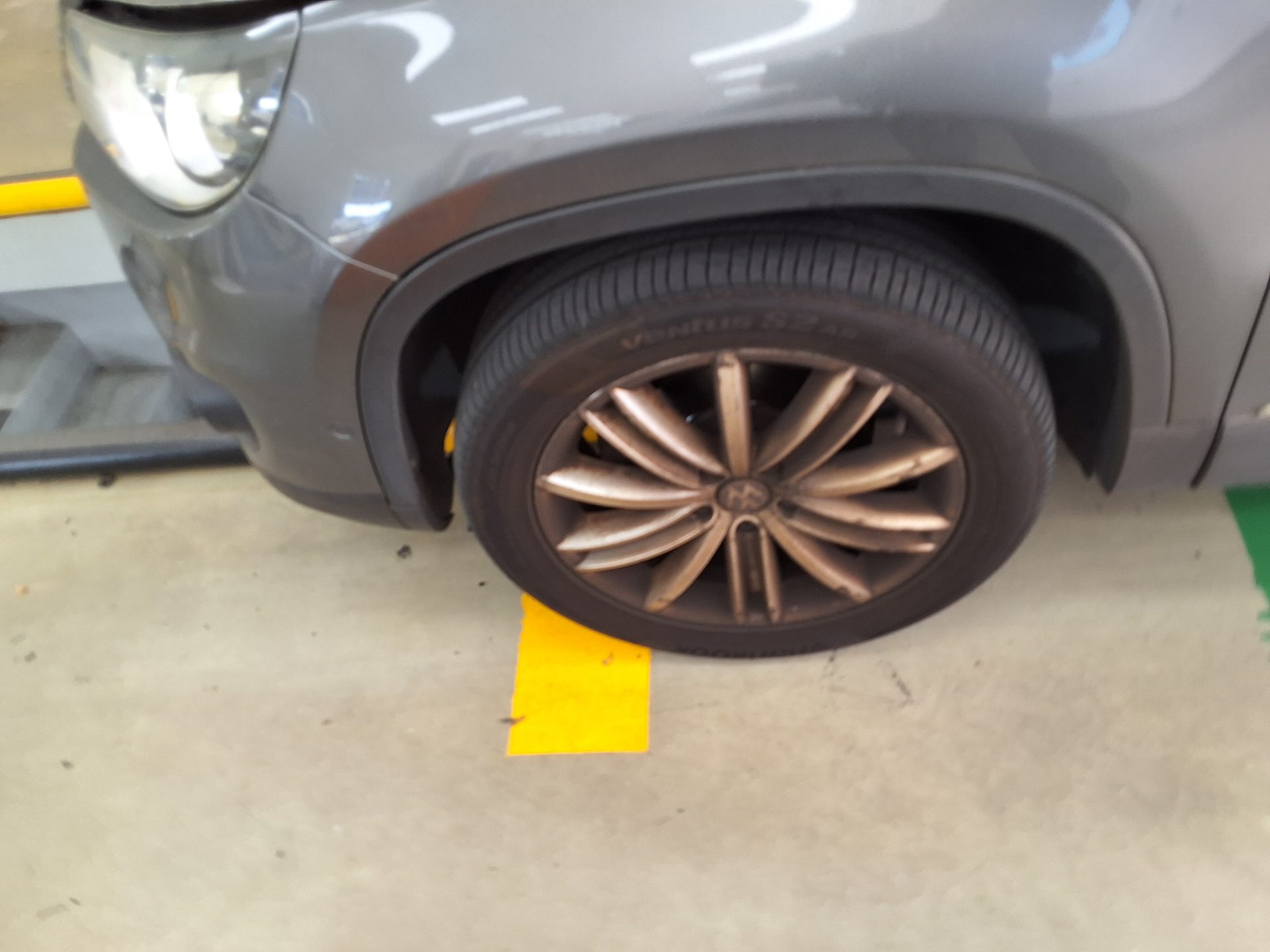 VOLKSWAGEN TIGUAN 2.0 TDI BLUEMOTION PREMIUM 2013 - zdjęcie 19