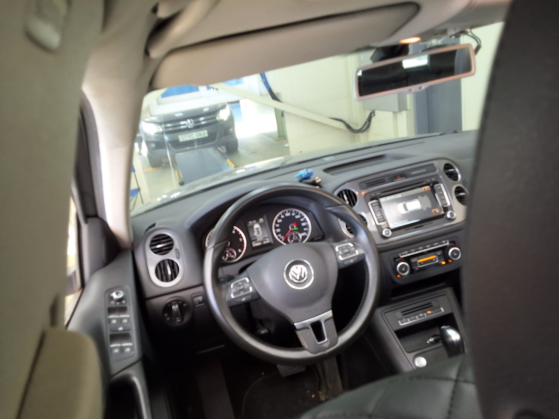 VOLKSWAGEN TIGUAN 2.0 TDI BLUEMOTION PREMIUM 2013 - zdjęcie 12