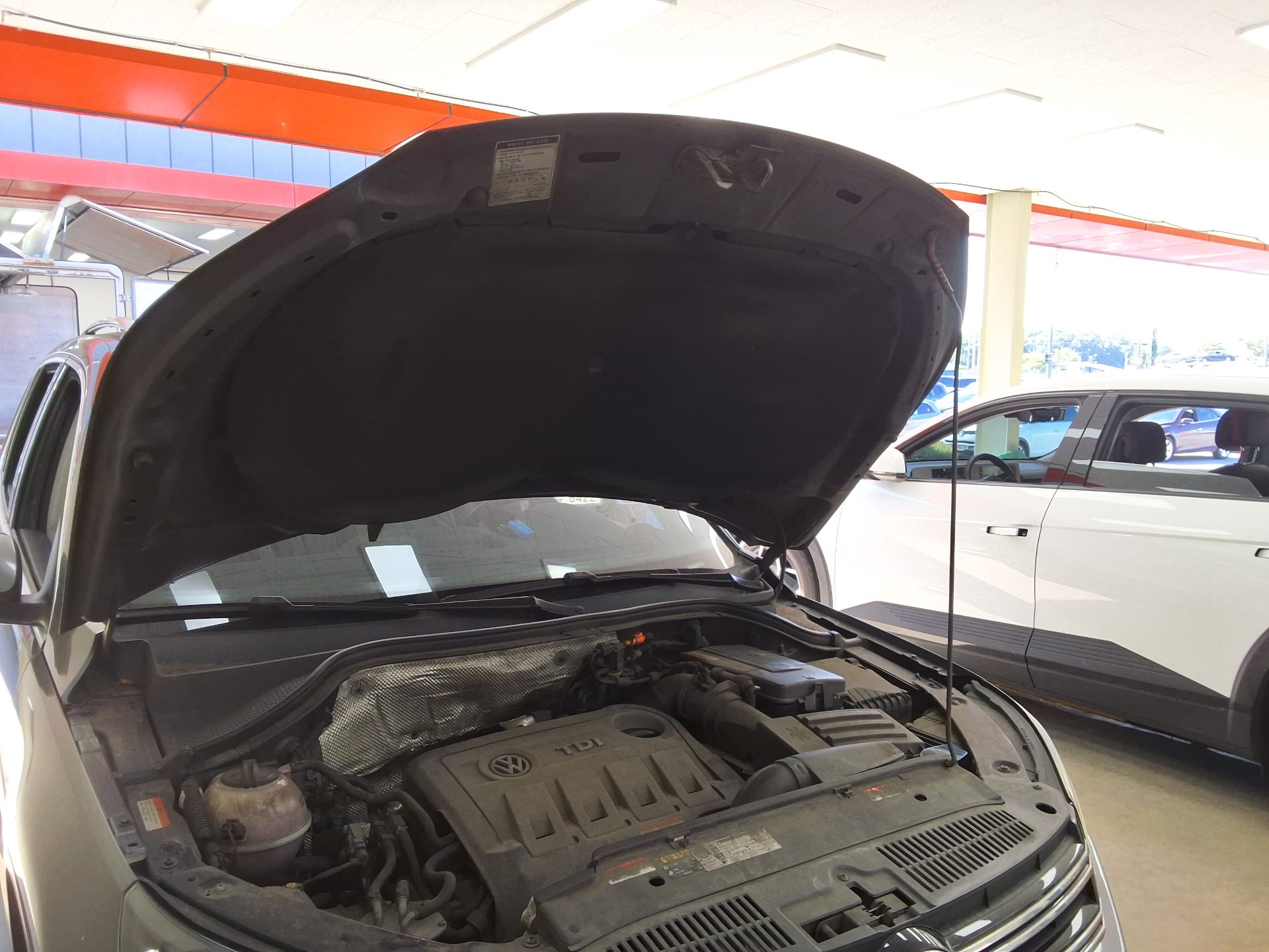 VOLKSWAGEN TIGUAN 2.0 TDI BLUEMOTION PREMIUM 2013 - zdjęcie 18