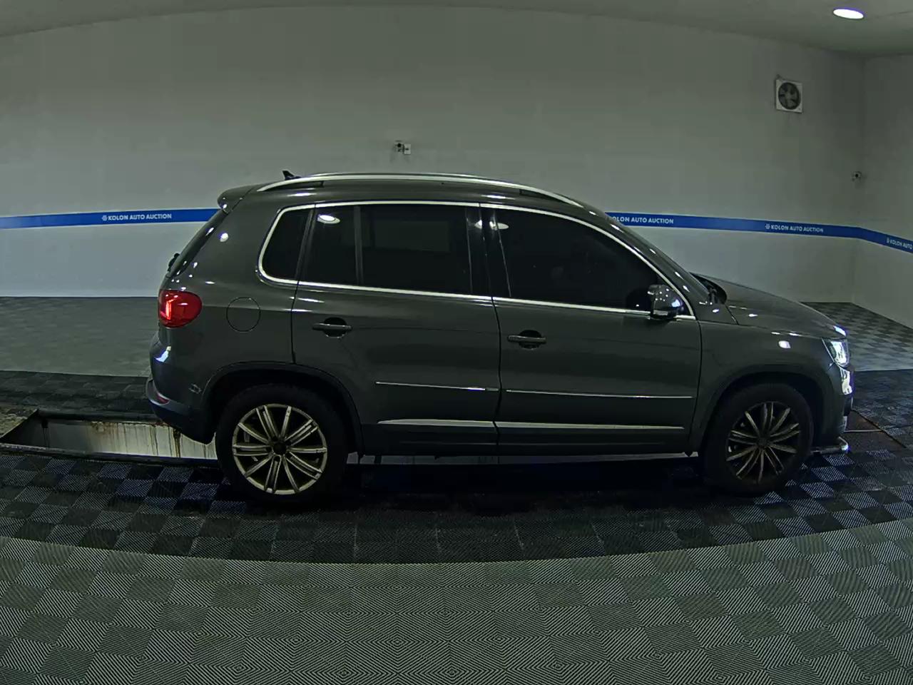 VOLKSWAGEN TIGUAN 2.0 TDI BLUEMOTION PREMIUM 2013 - zdjęcie 4