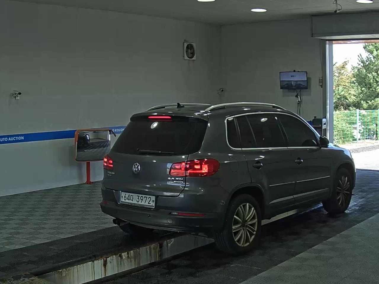 VOLKSWAGEN TIGUAN 2.0 TDI BLUEMOTION PREMIUM 2013 - zdjęcie 5