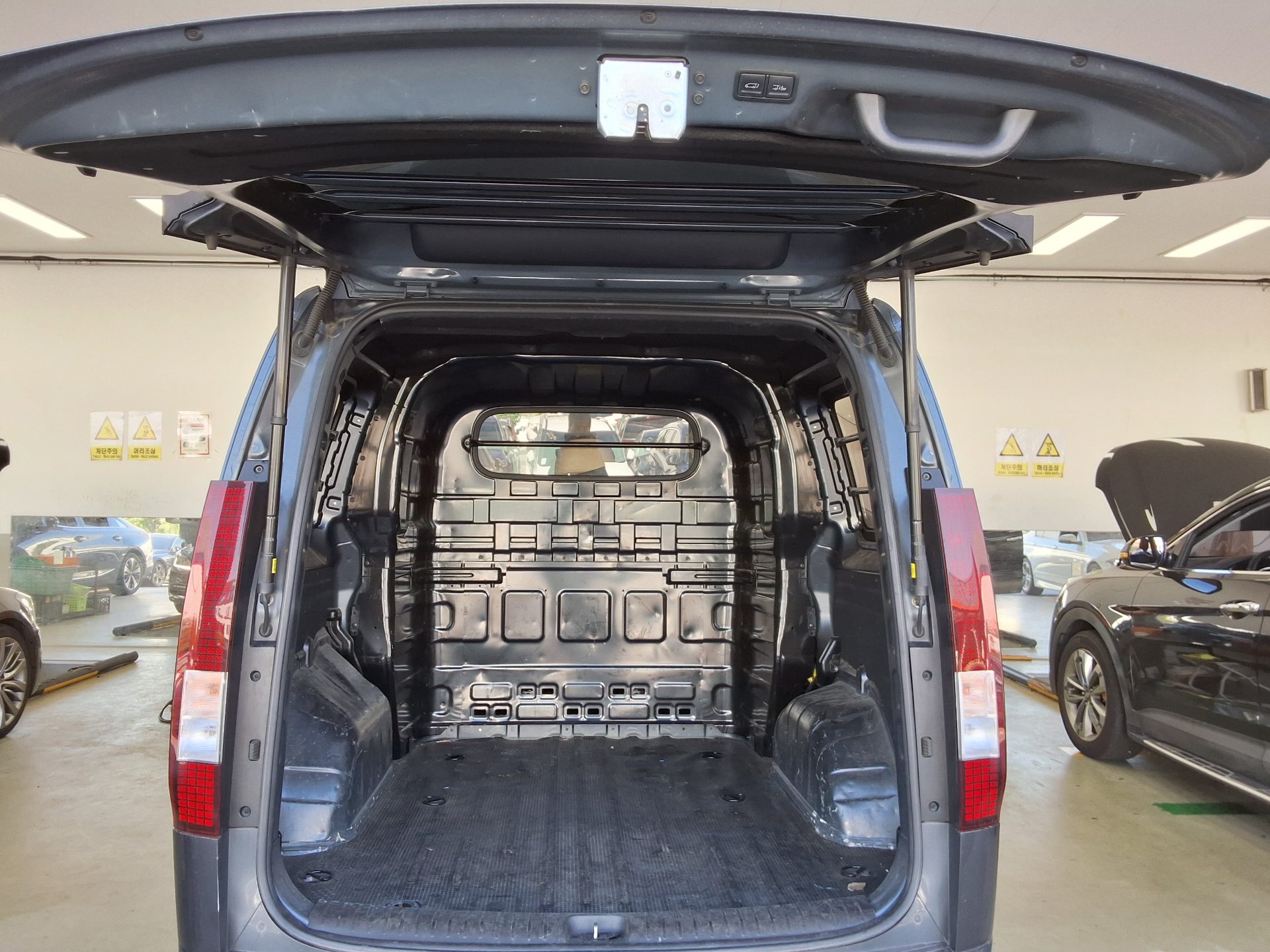 HYUNDAI STARIA 2.2 DIESEL CARGO 5-SEATER MODERN 2024 - zdjęcie 15