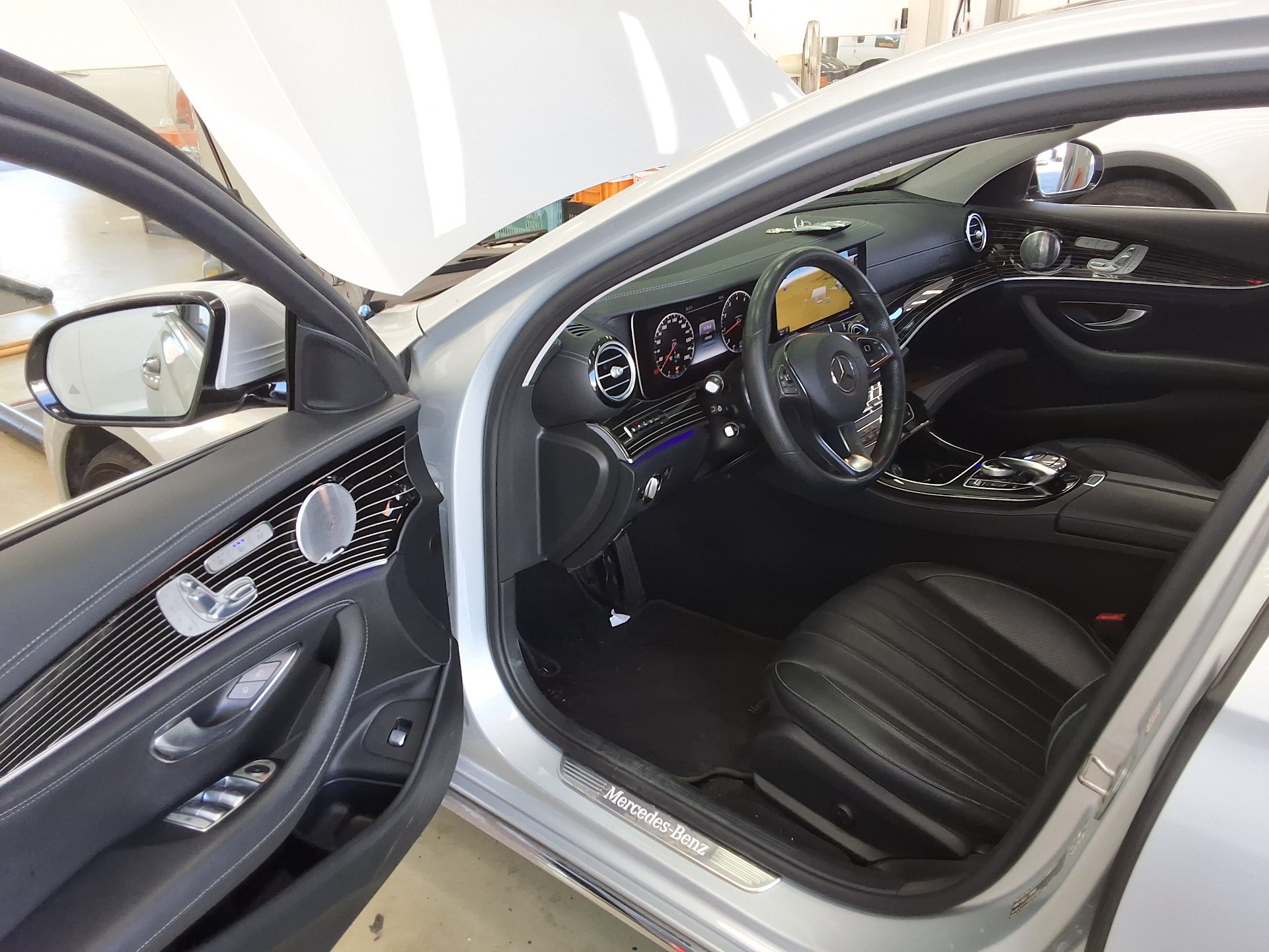 MERCEDES-BENZ E-CLASS (5TH GEN) E400 4MATIC EXCLUSIVE 2017 - zdjęcie 10