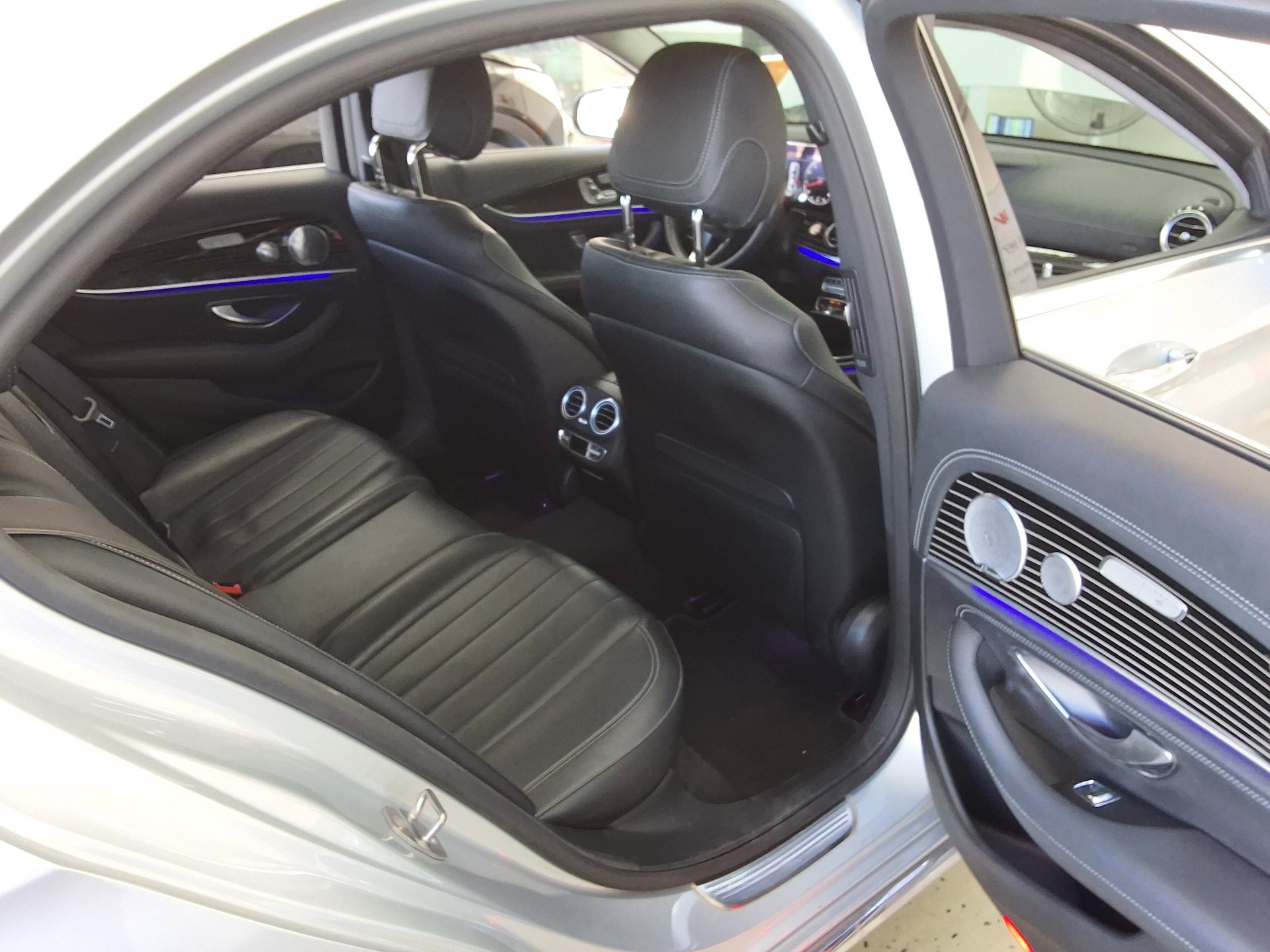 MERCEDES-BENZ E-CLASS (5TH GEN) E400 4MATIC EXCLUSIVE 2017 - zdjęcie 13