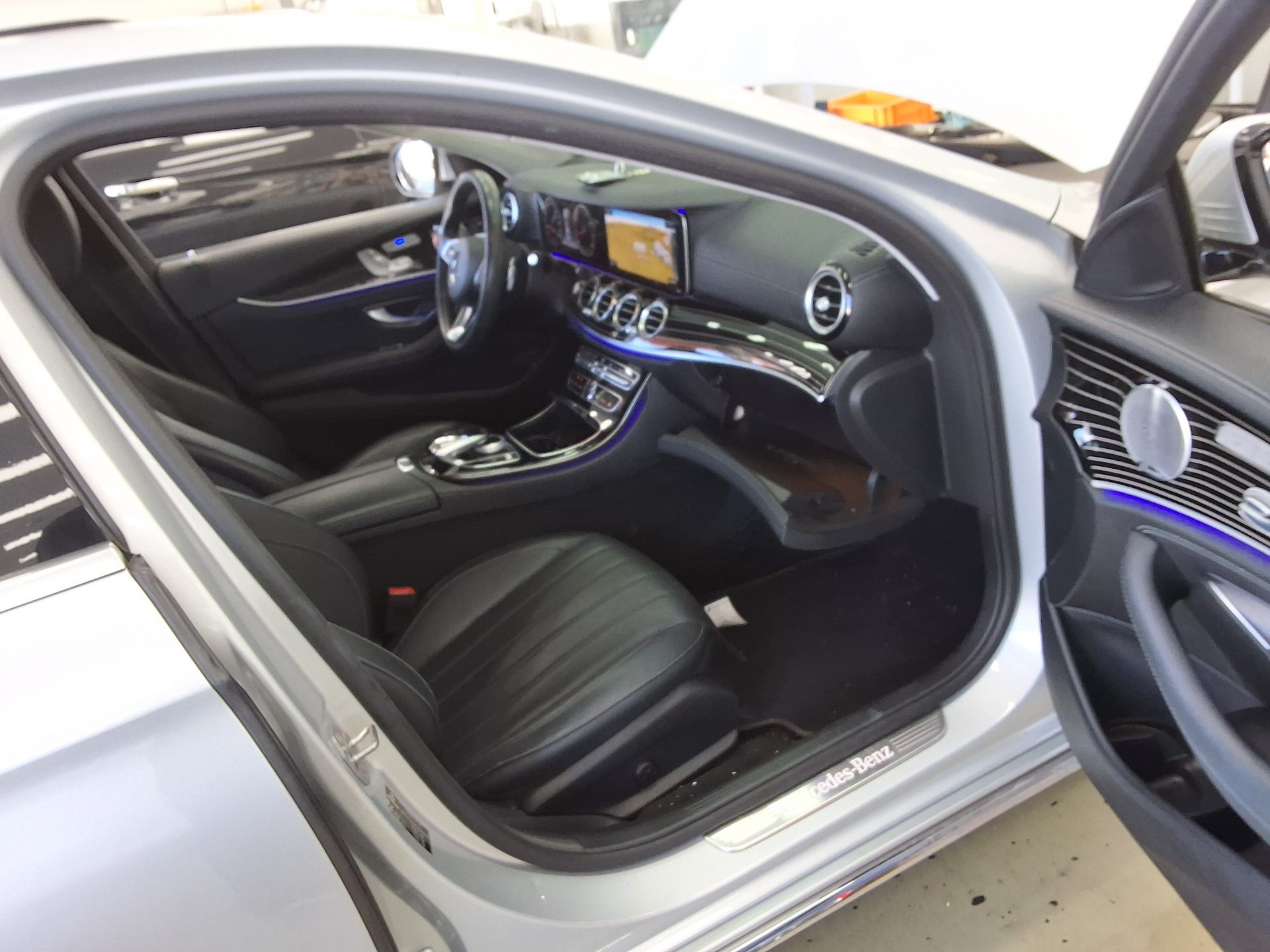 MERCEDES-BENZ E-CLASS (5TH GEN) E400 4MATIC EXCLUSIVE 2017 - zdjęcie 14