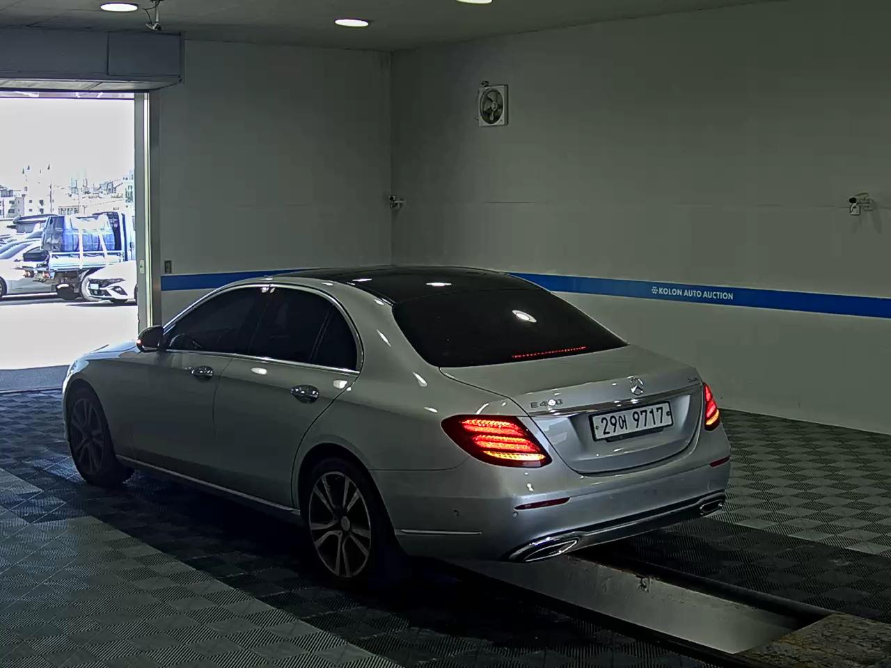 MERCEDES-BENZ E-CLASS (5TH GEN) E400 4MATIC EXCLUSIVE 2017 - zdjęcie 6