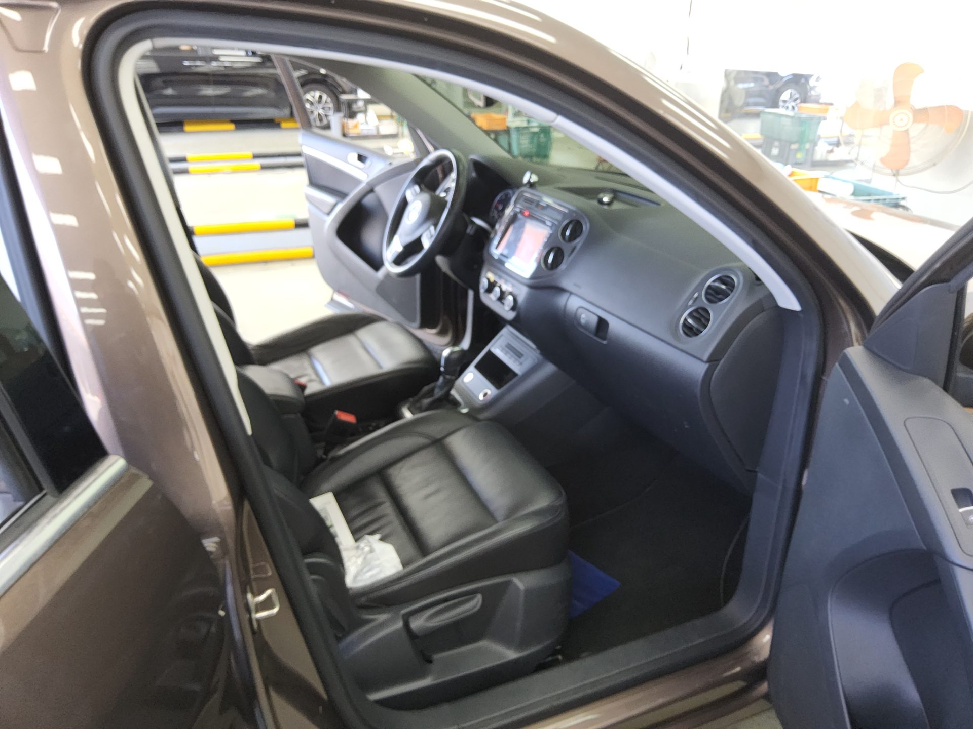 VOLKSWAGEN TIGUAN 2.0 TDI BLUEMOTION COMFORT 2014 - zdjęcie 14