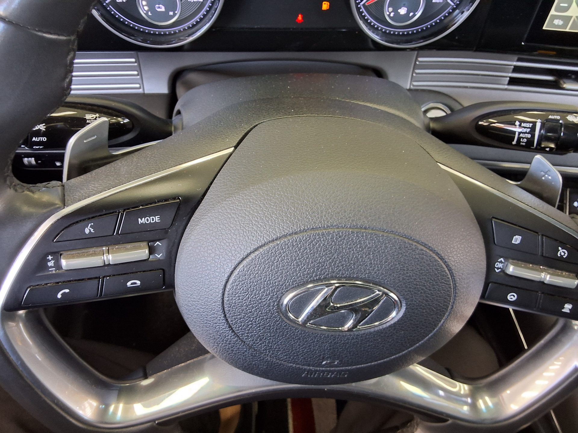 HYUNDAI THE NEW GRANDEUR IG HYBRID 2.4 HEV PREMIUM 2022 - zdjęcie 19