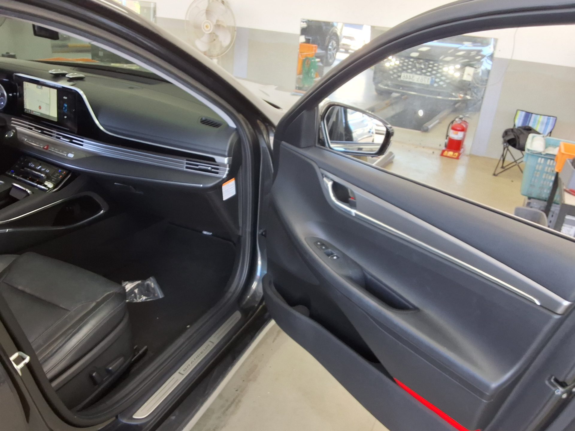 HYUNDAI THE NEW GRANDEUR IG HYBRID 2.4 HEV PREMIUM 2022 - zdjęcie 14