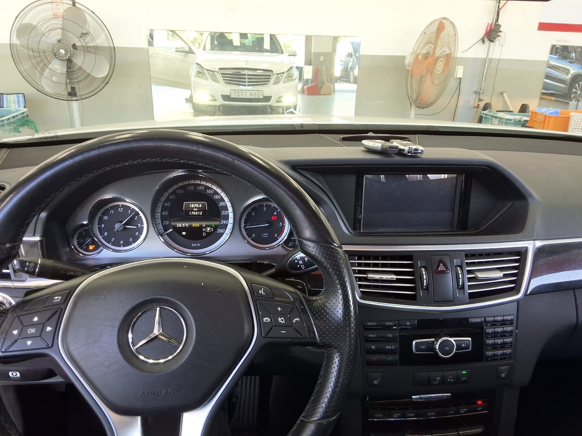 MERCEDES-BENZ E-CLASS (4TH GEN) E220 CDI AVANTGARDE 2013 - zdjęcie 17