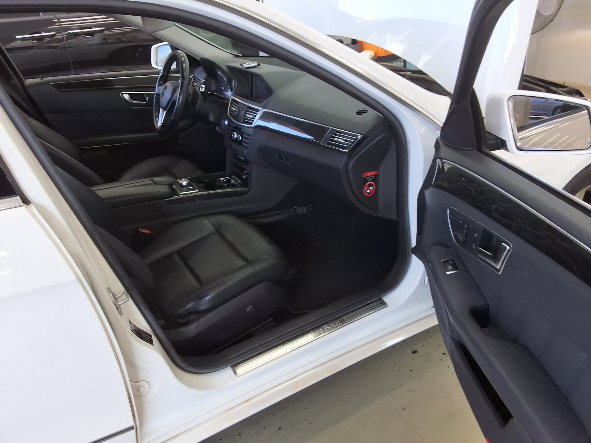MERCEDES-BENZ E-CLASS (4TH GEN) E220 CDI AVANTGARDE 2013 - zdjęcie 14