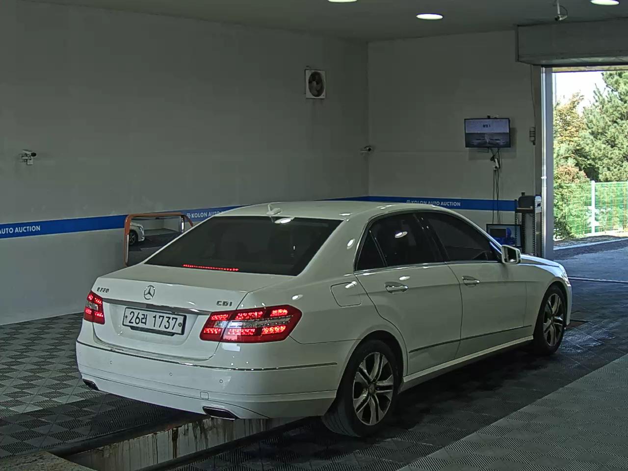 MERCEDES-BENZ E-CLASS (4TH GEN) E220 CDI AVANTGARDE 2013 - zdjęcie 5