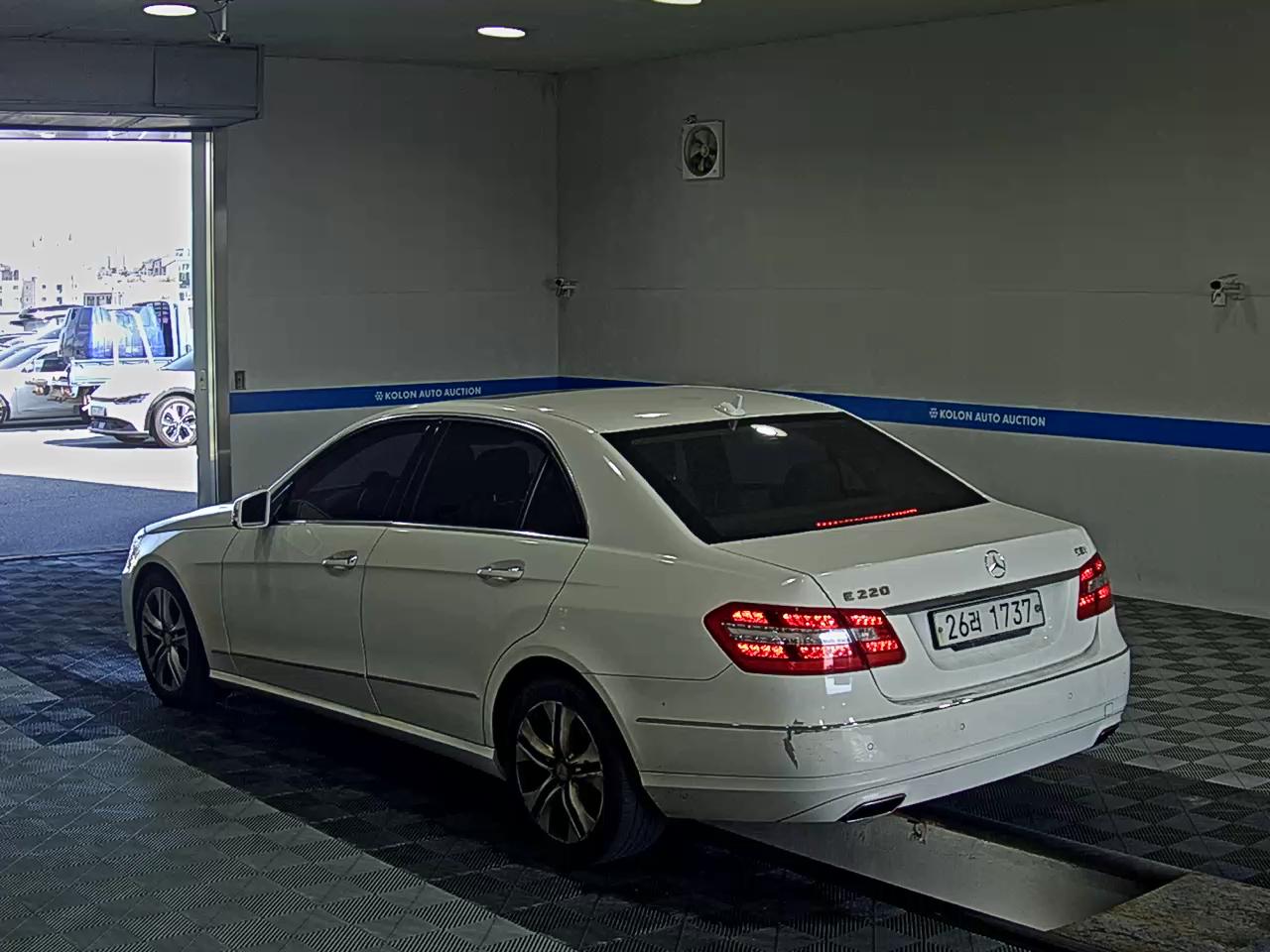 MERCEDES-BENZ E-CLASS (4TH GEN) E220 CDI AVANTGARDE 2013 - zdjęcie 6
