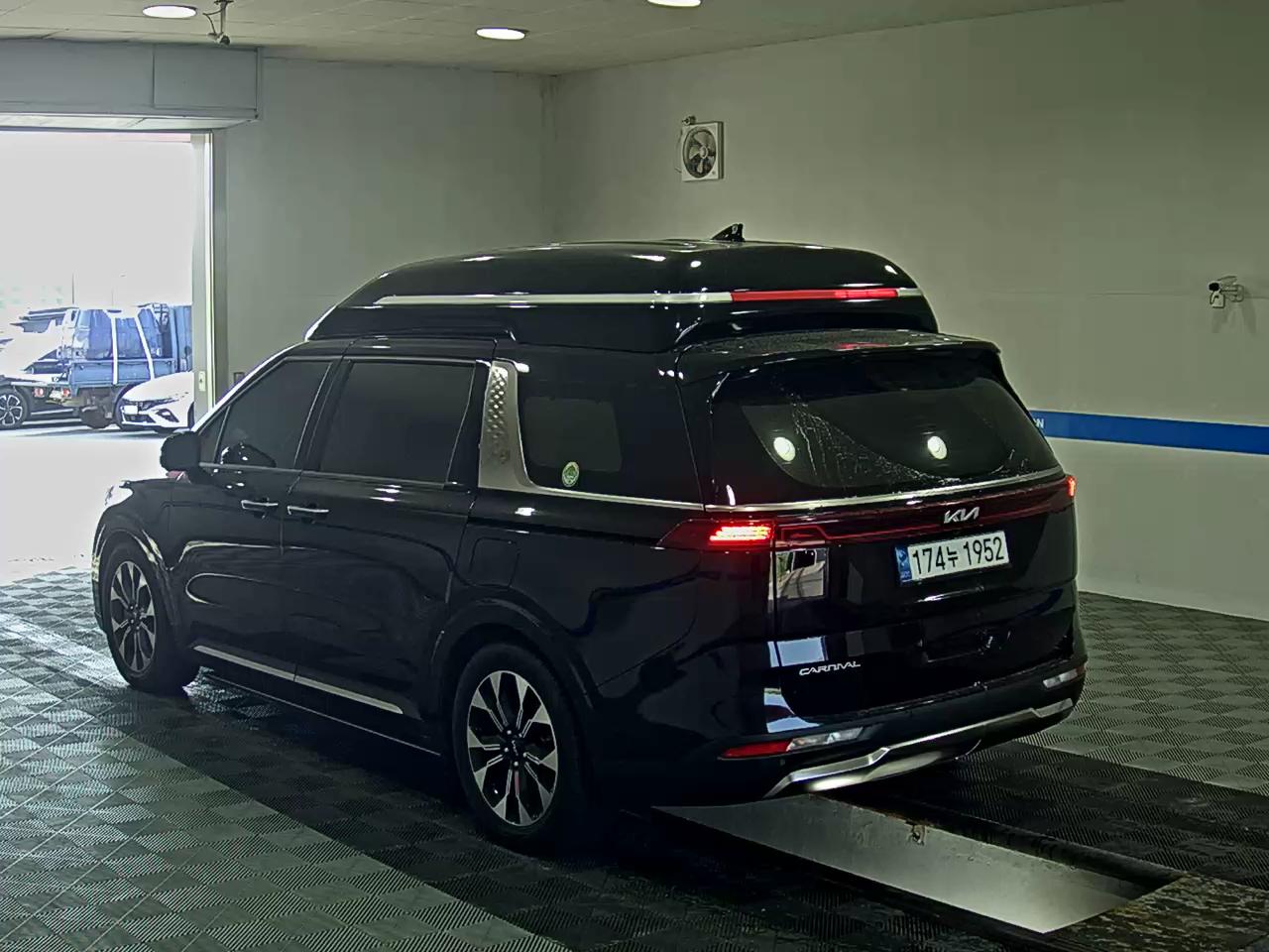 KIA NEW CARNIVAL (KA4) HI-LIMOUSINE SPECIAL BODY LM 2023 - zdjęcie 6