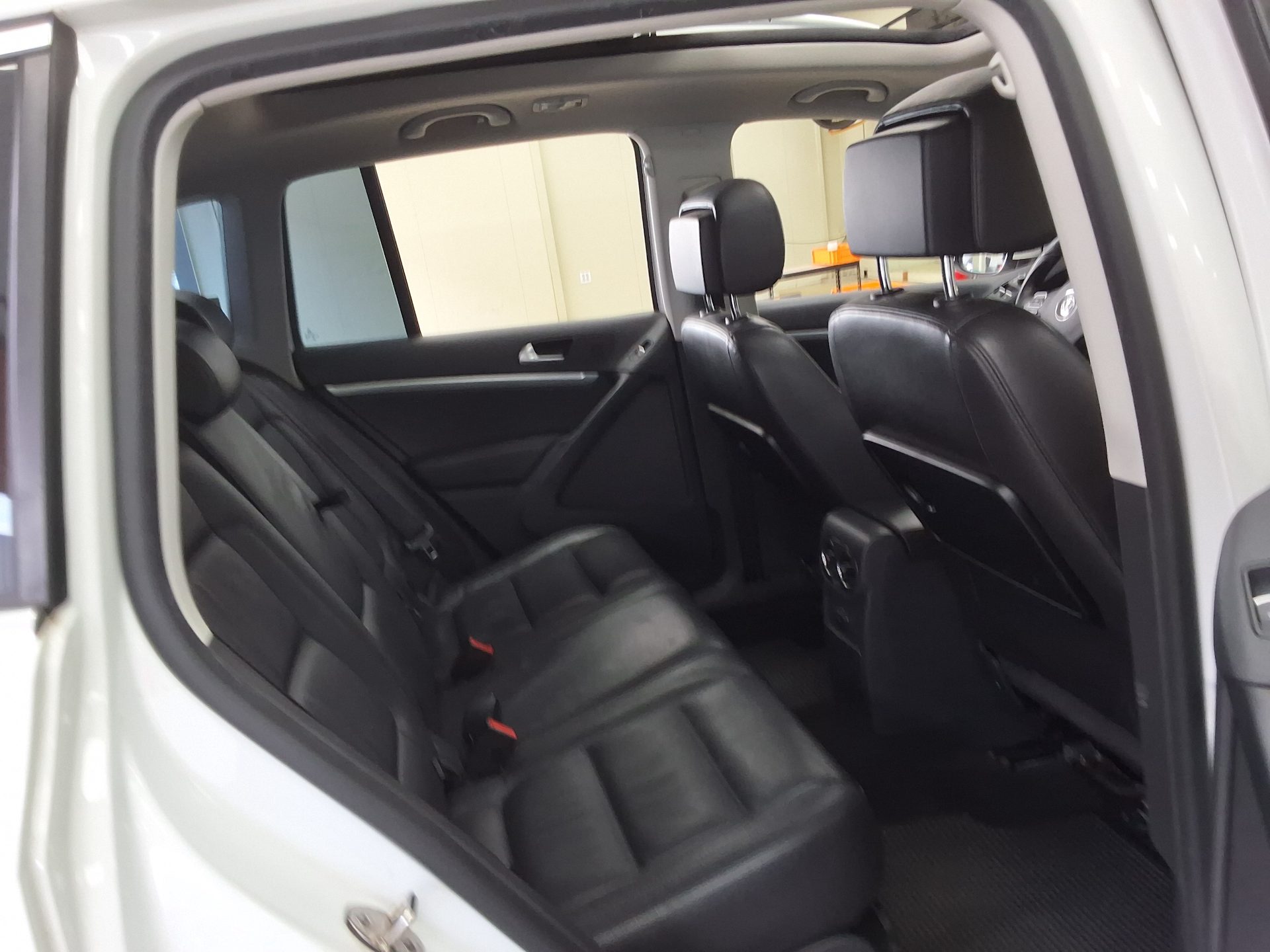 VOLKSWAGEN TIGUAN 2.0 TDI BLUEMOTION PREMIUM 2016 - zdjęcie 14
