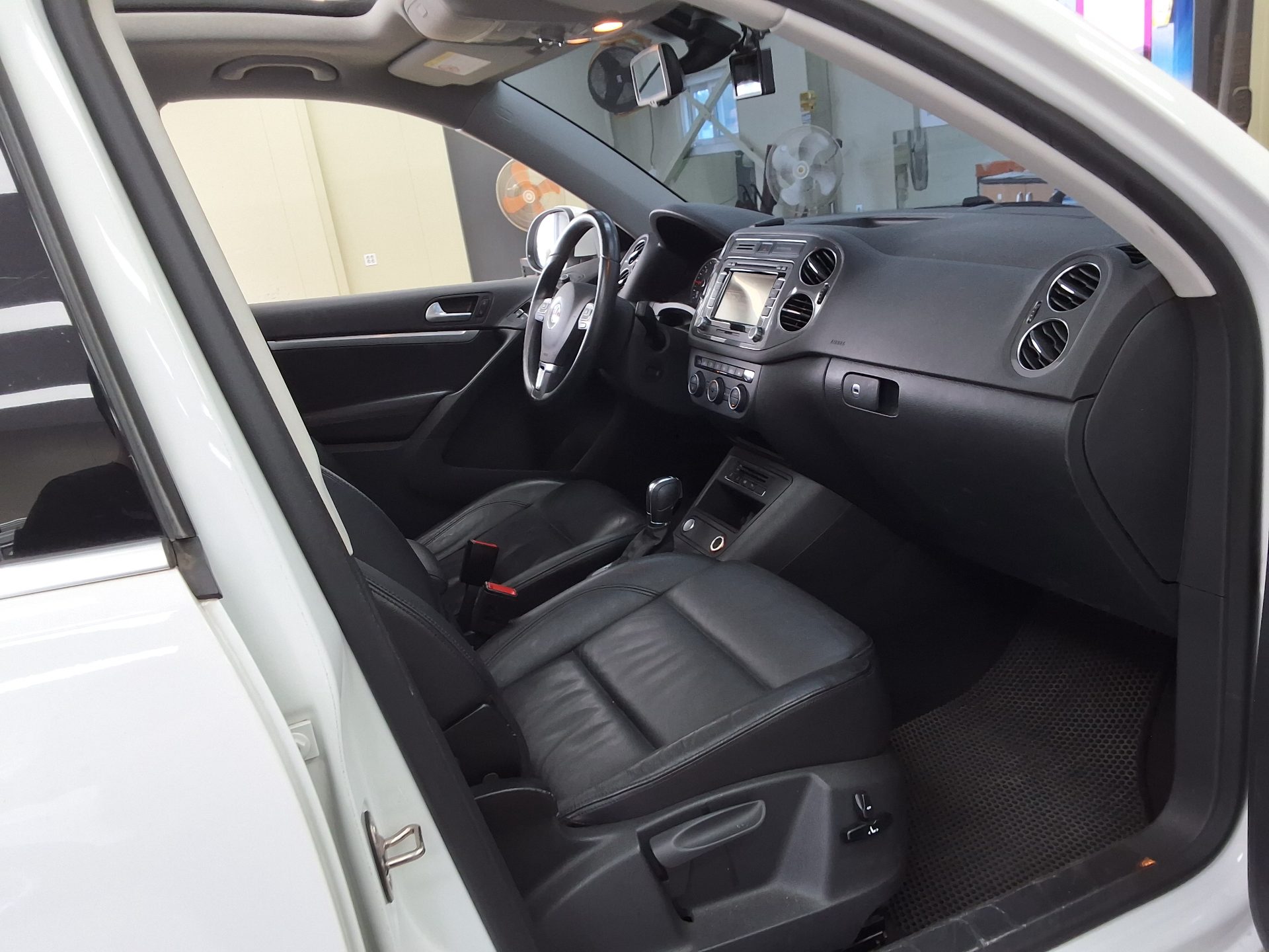 VOLKSWAGEN TIGUAN 2.0 TDI BLUEMOTION PREMIUM 2016 - zdjęcie 15